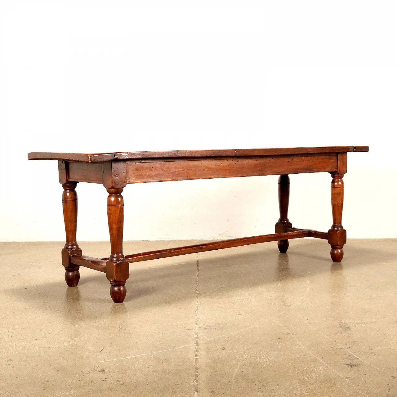 Tavolo Neorinascimento in noce con gambe tornite, fine '800 8