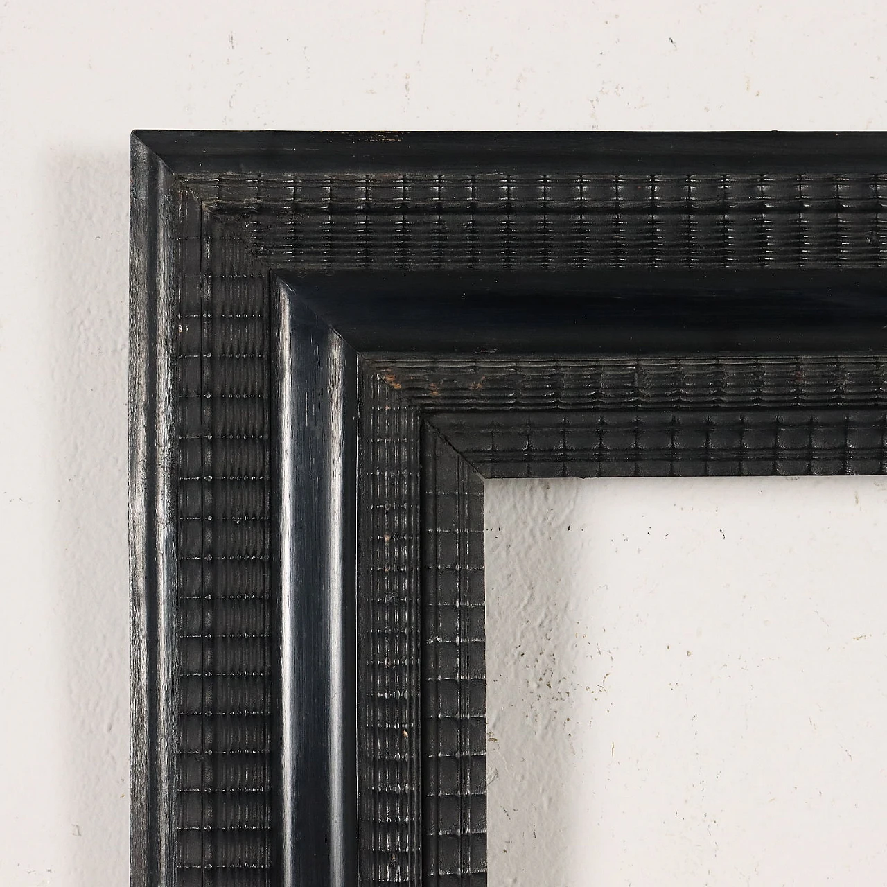 Cornice guillochè in abete ebanizzato, fine '800 3