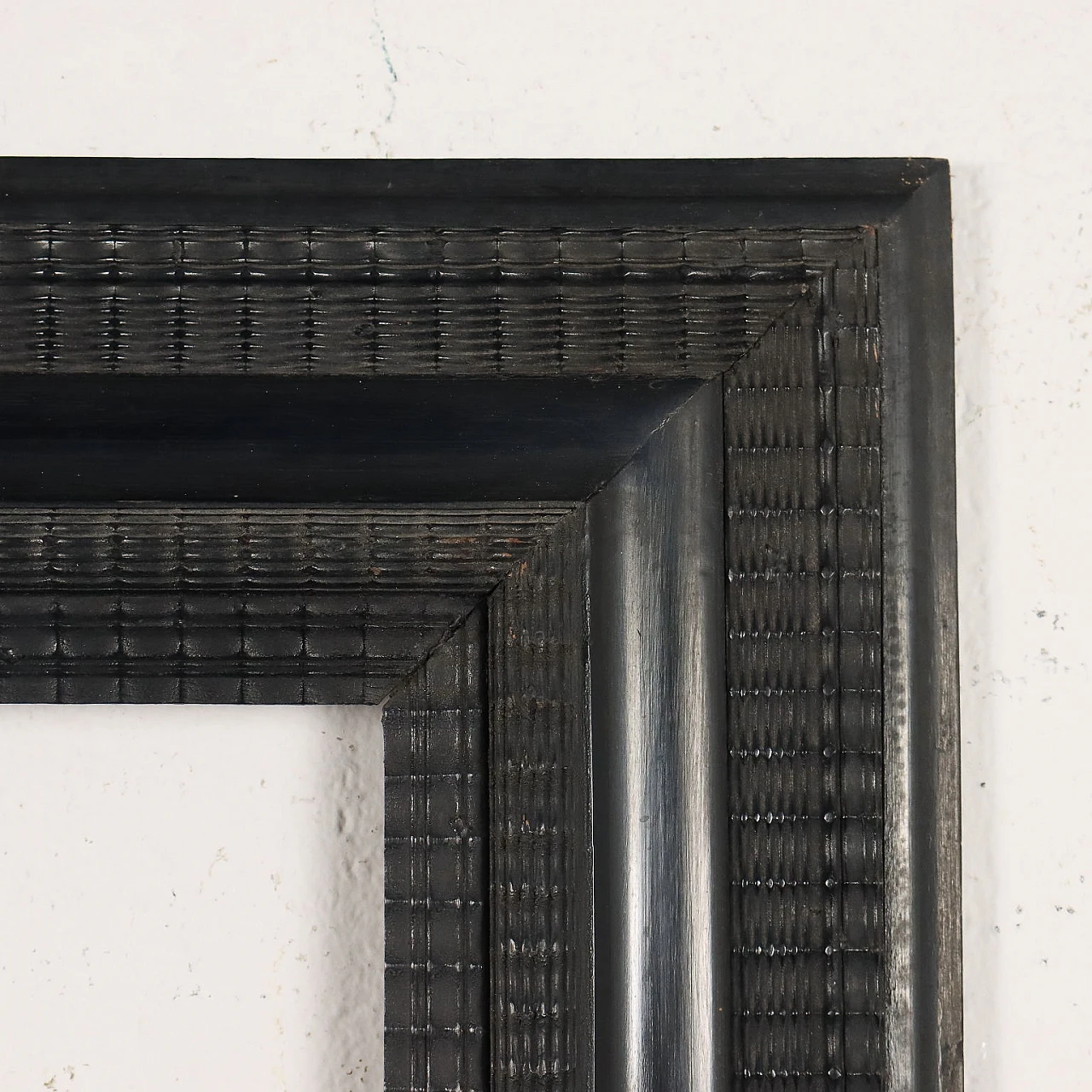 Cornice guillochè in abete ebanizzato, fine '800 4