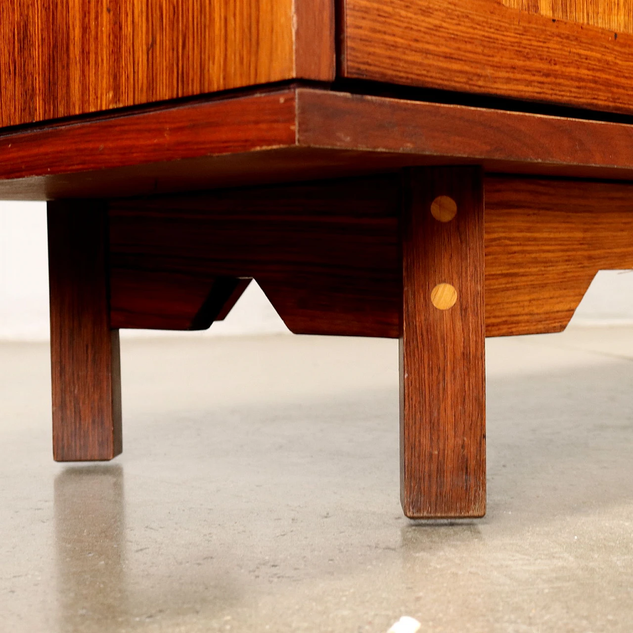 Credenza in impiallicciatura di legni esotici, anni '60 6