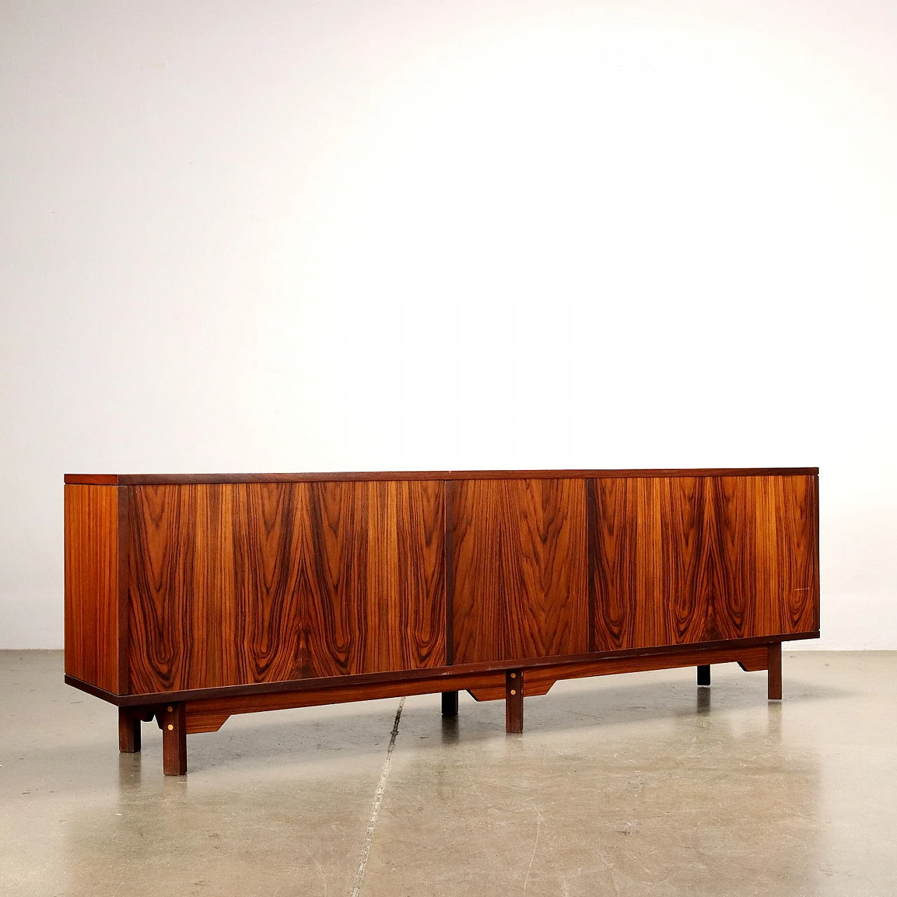 Credenza in impiallicciatura di legni esotici, anni '60 9