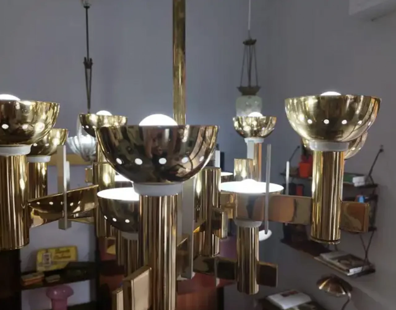 Lampadario in ottone e metallo verniciato bianco, metà '900 3