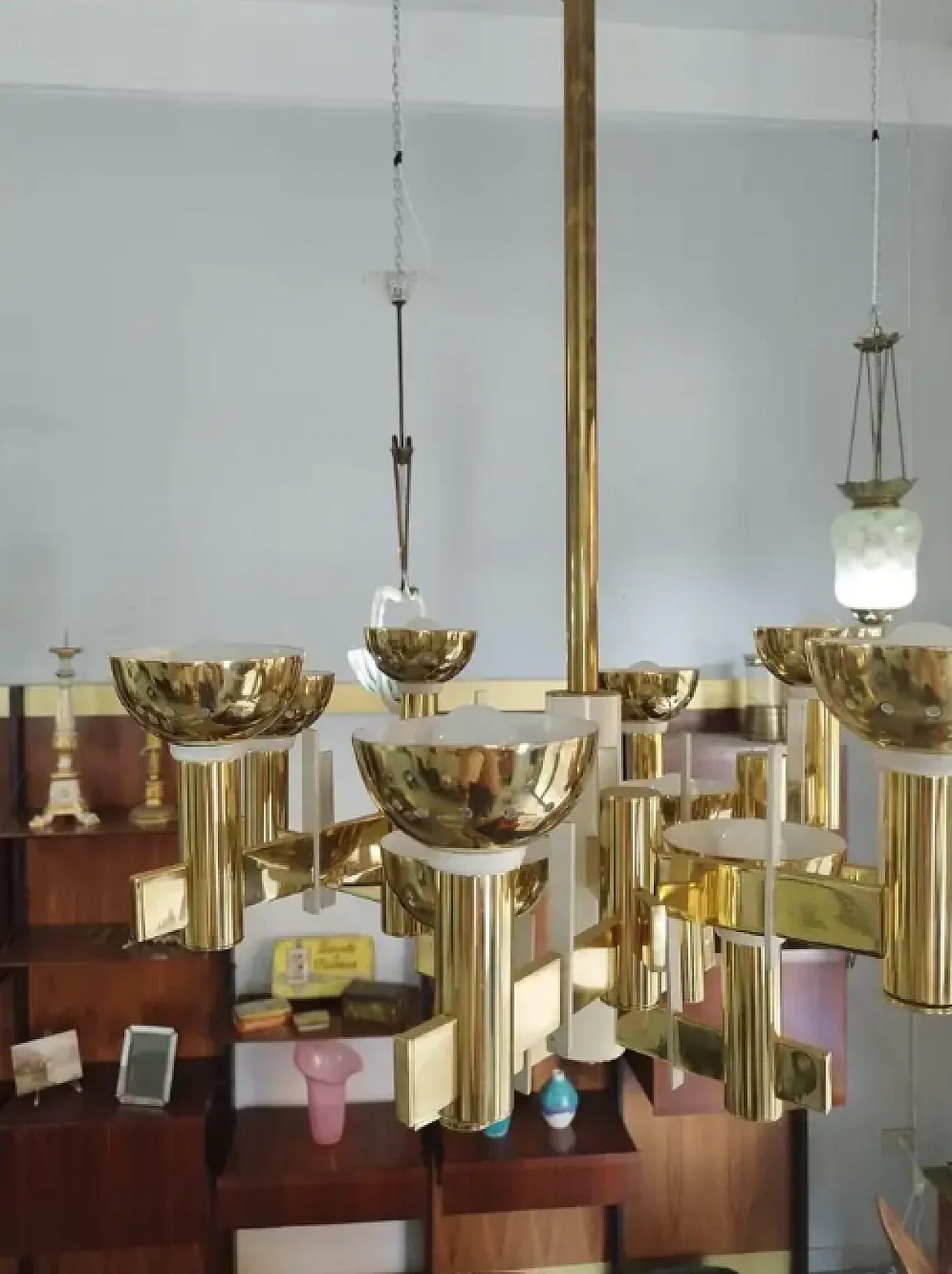 Lampadario in ottone e metallo verniciato bianco, metà '900 8