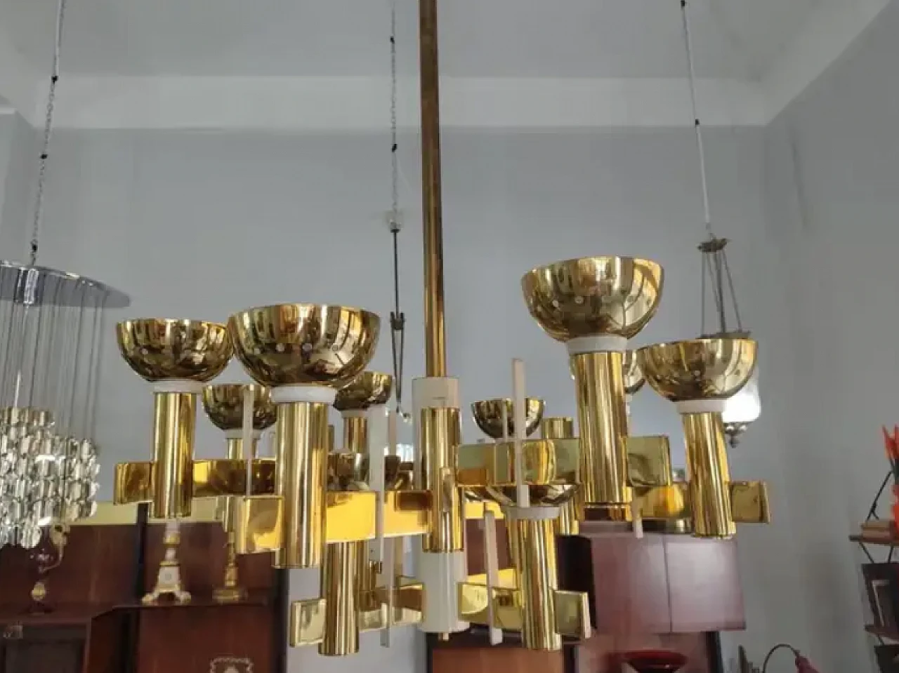 Lampadario in ottone e metallo verniciato bianco, metà '900 9