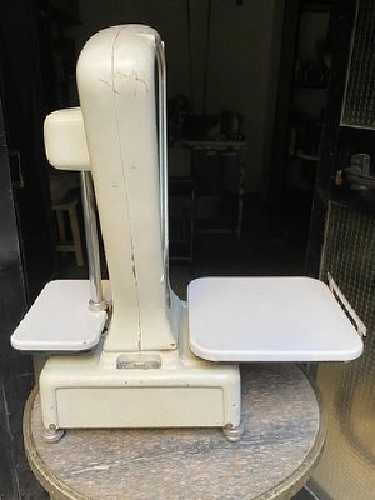 Bilancia da cucina bianca, anni '50 5