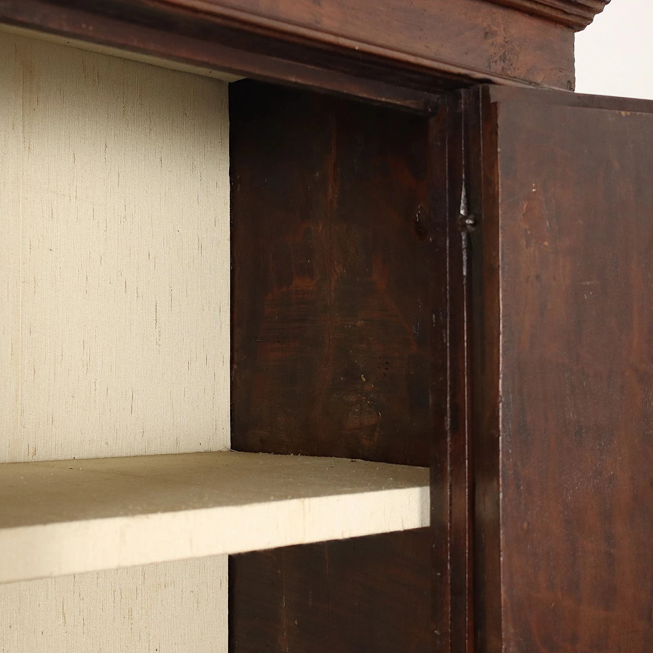 Baroque walnut wardrobe with double pair of front doors, 18th century 4