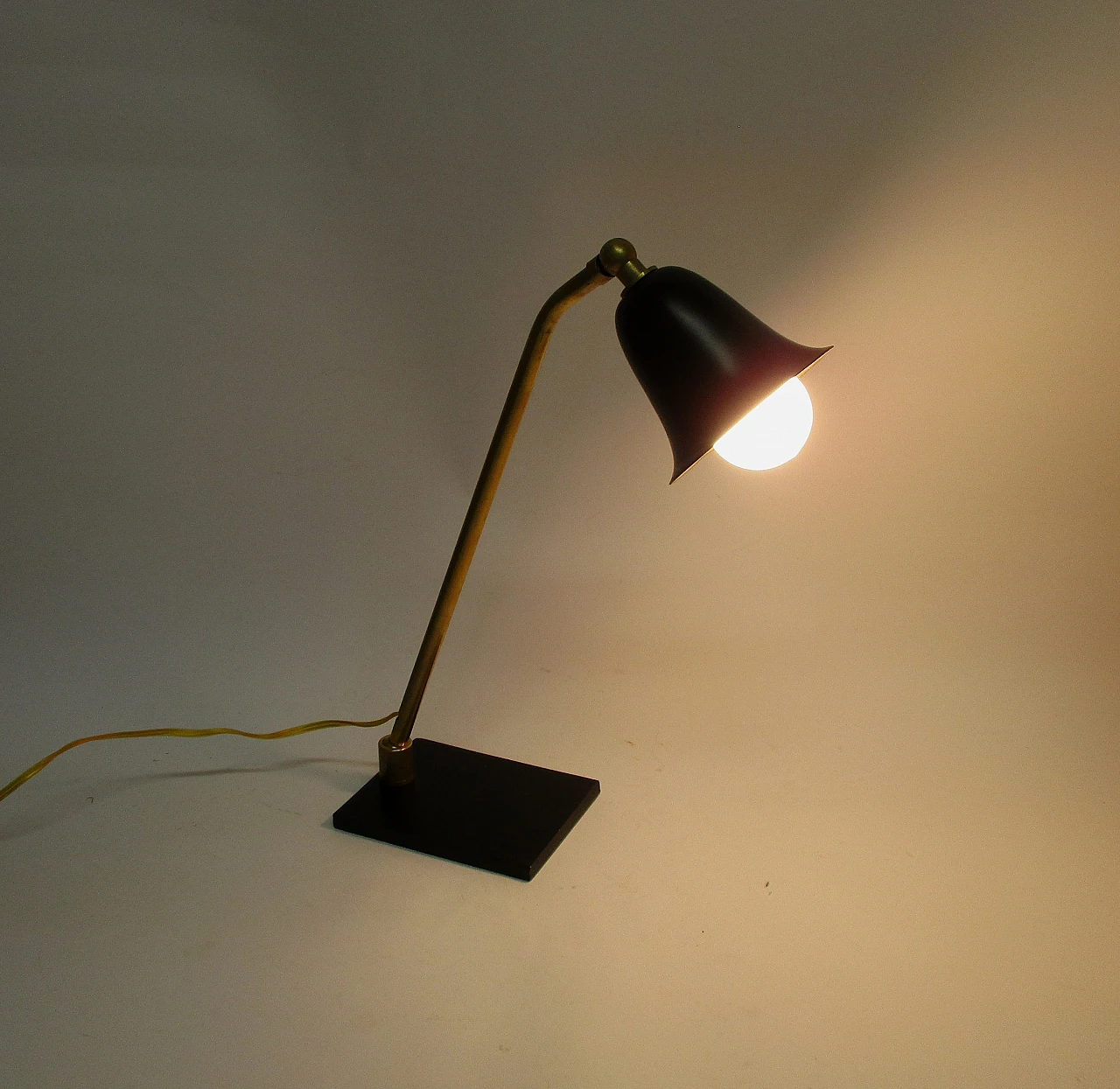 Lampada design Arteluce in ottone e alluminio anni 50 7