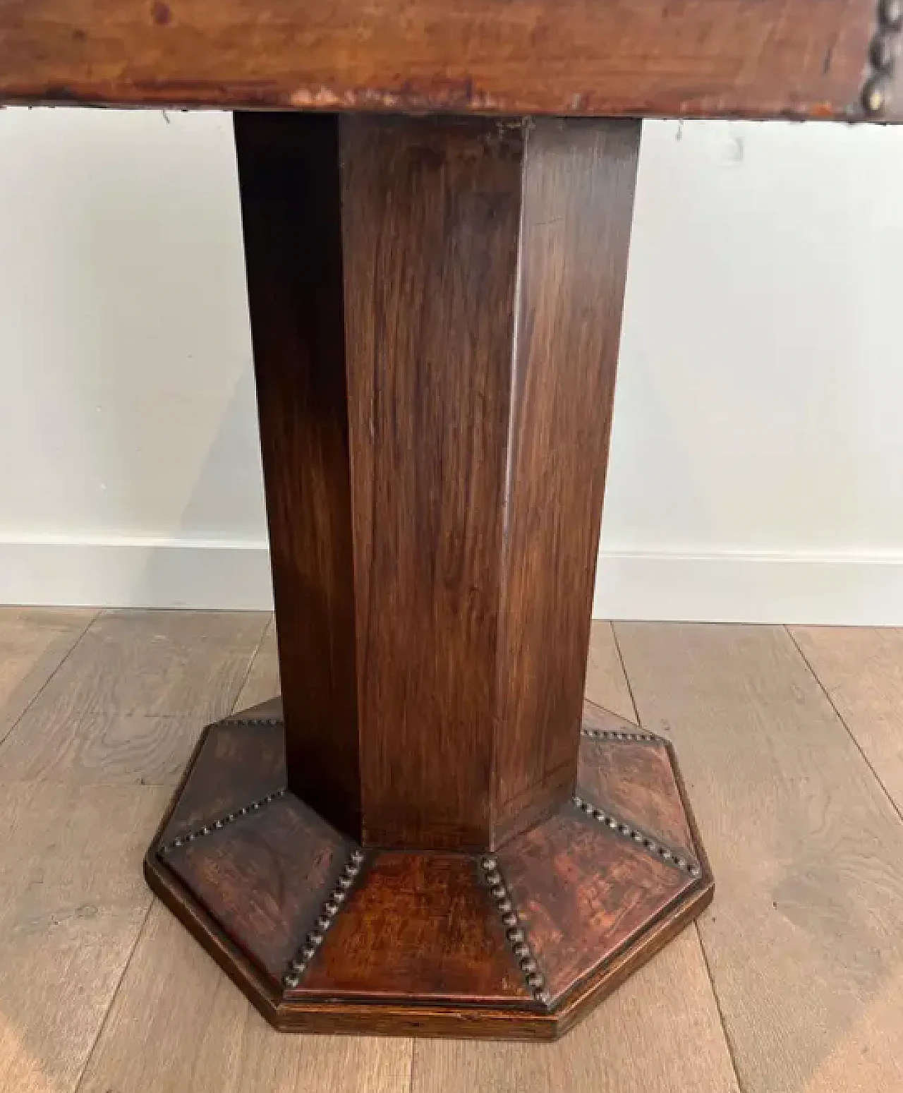 Octagonal gueridon with wooden and leather pedestal, 20th century 4