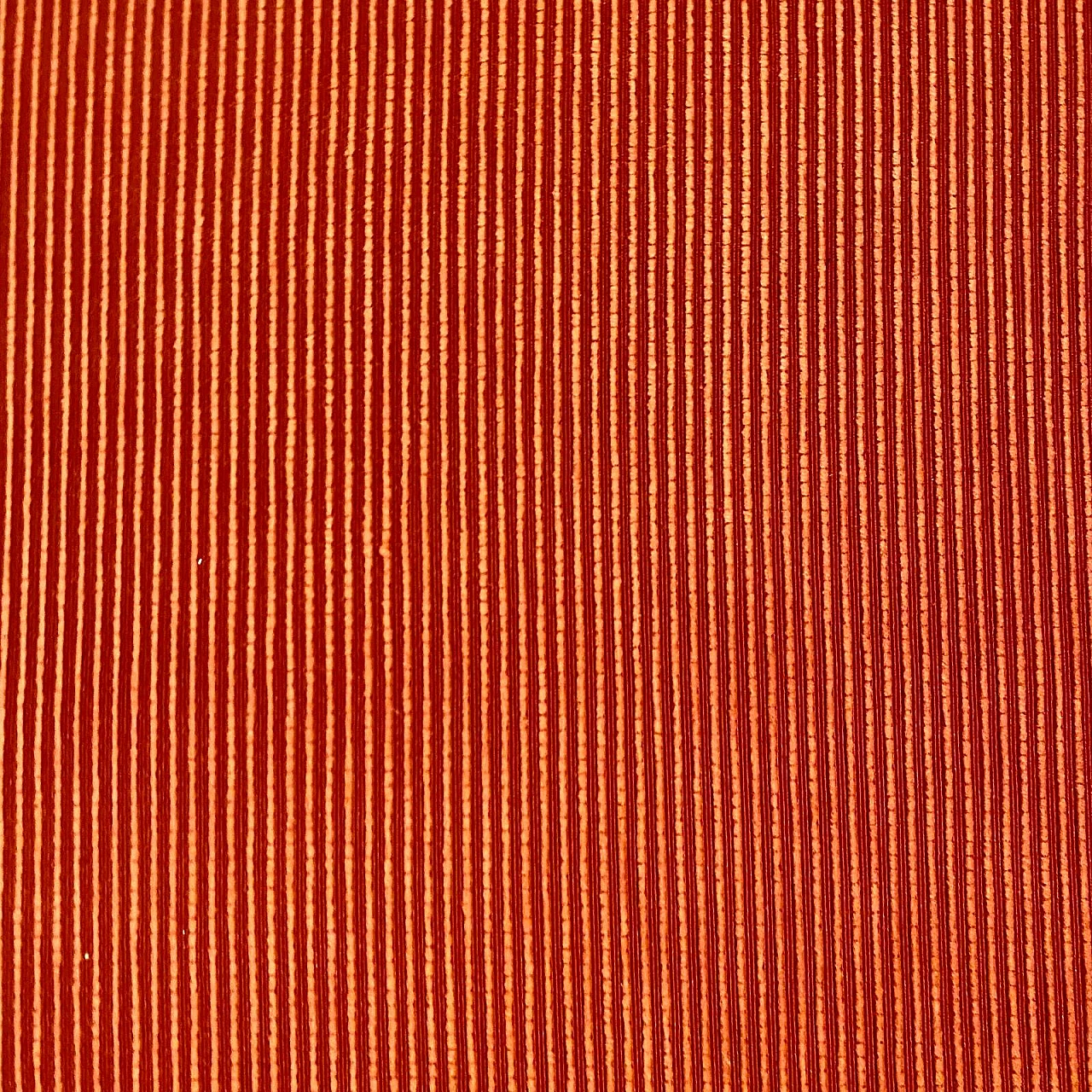 Coppia ci grandi poltrone in legno e velluto rosso, Italia anni 70 9