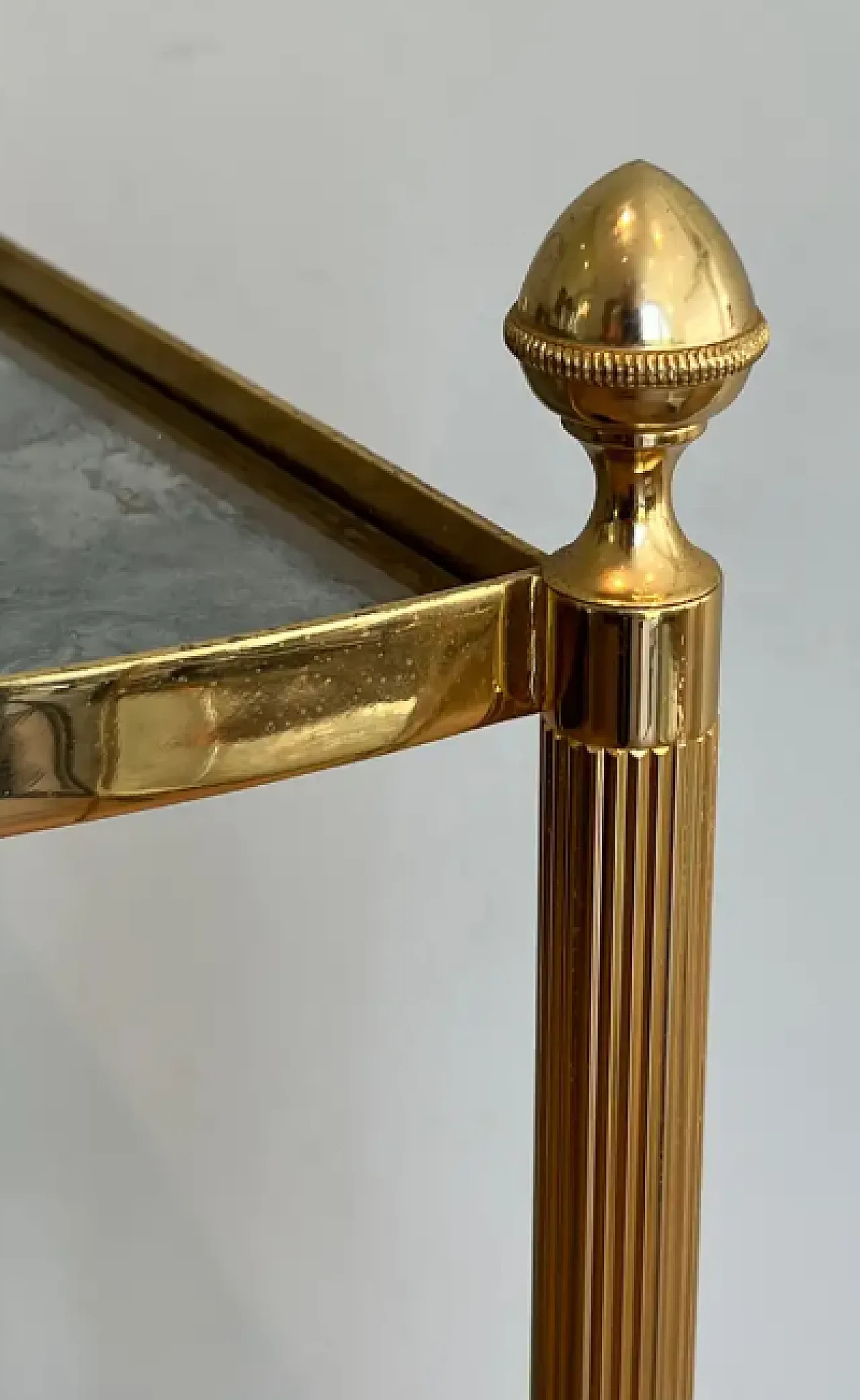 Coppia di tavolini angolari in metallo e ripiani a specchio, anni '40 6