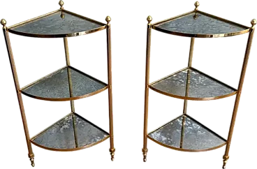 Coppia di tavolini angolari in metallo e ripiani a specchio, anni '40