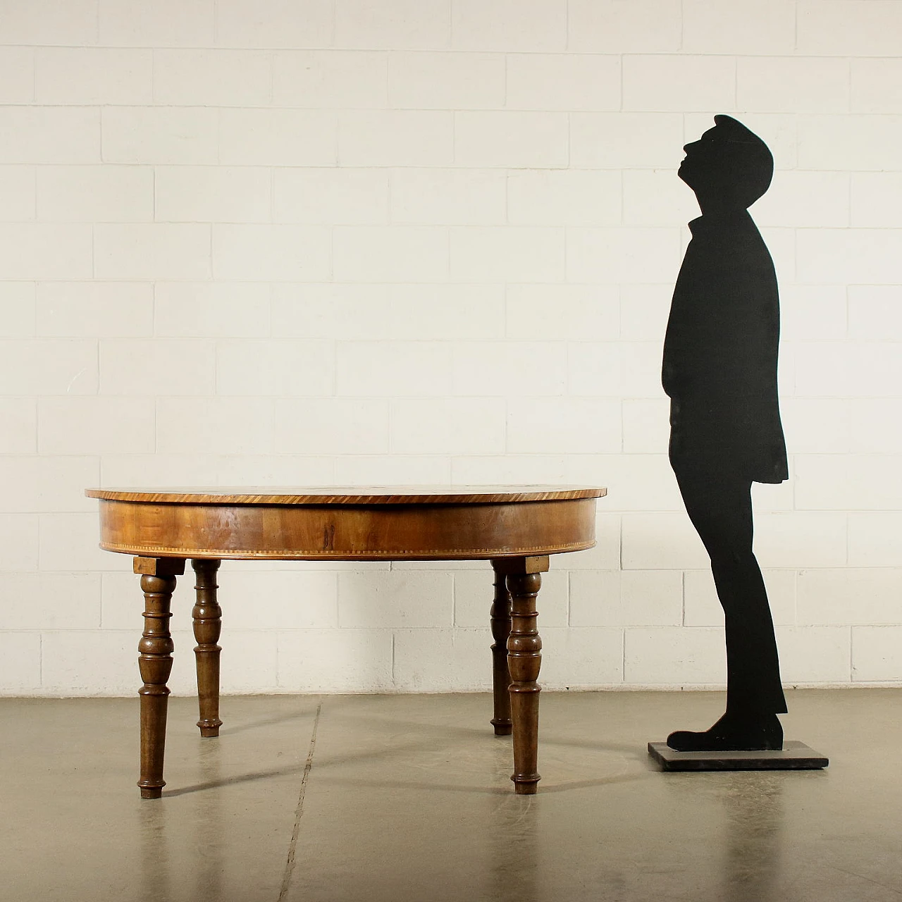 Lombard-Venetian extending wooden table with decorated top, 19th century 2
