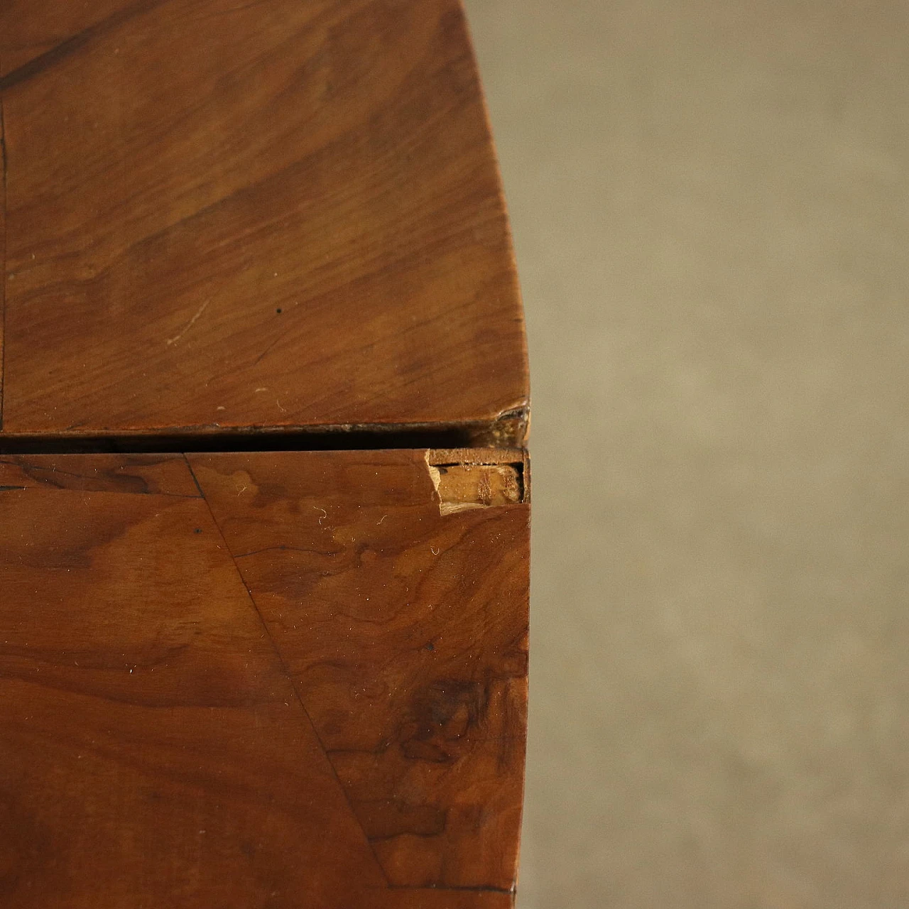 Lombard-Venetian extending wooden table with decorated top, 19th century 8