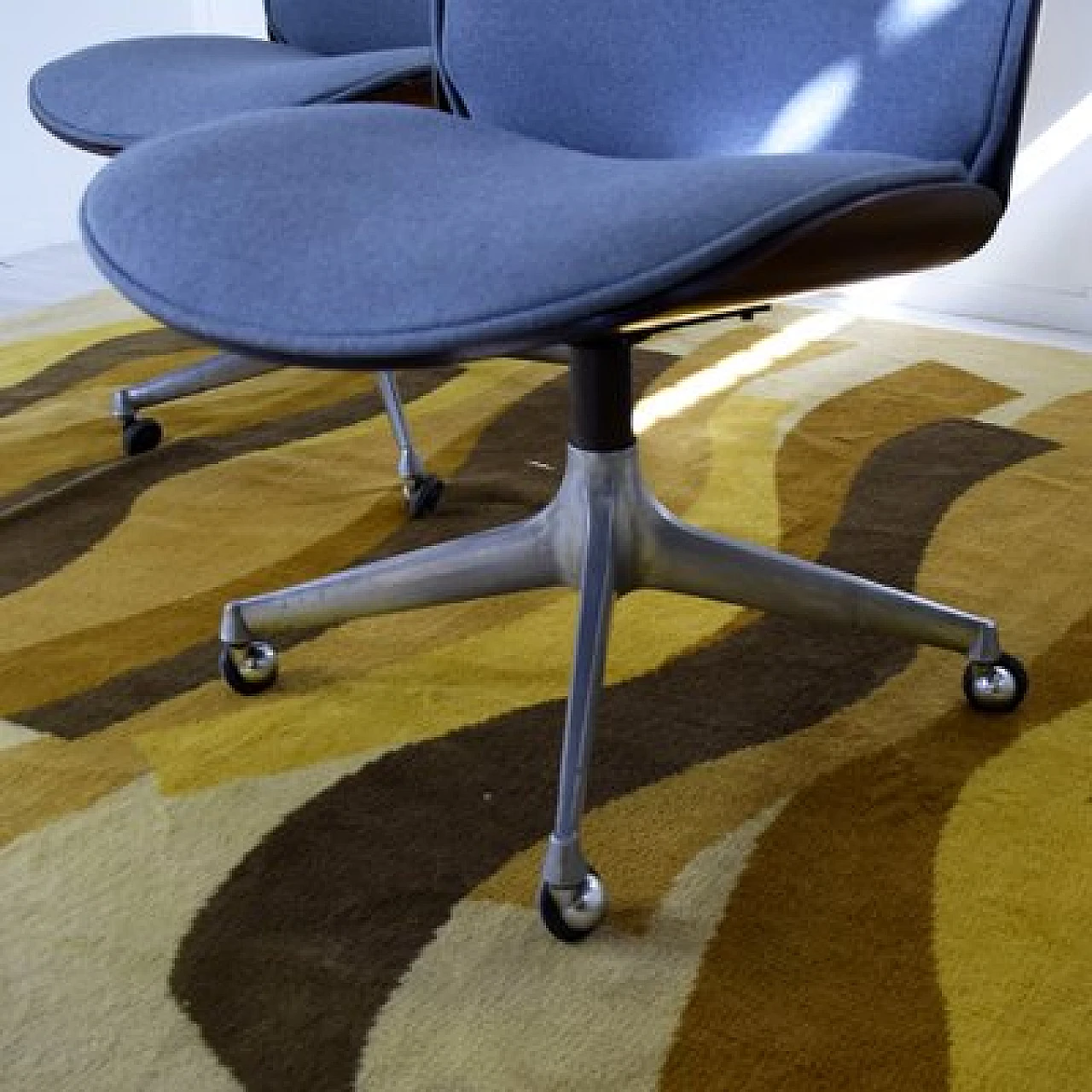 Pair of chairs in wood and fabric by Ico Parisi for Mim, 1970s 2