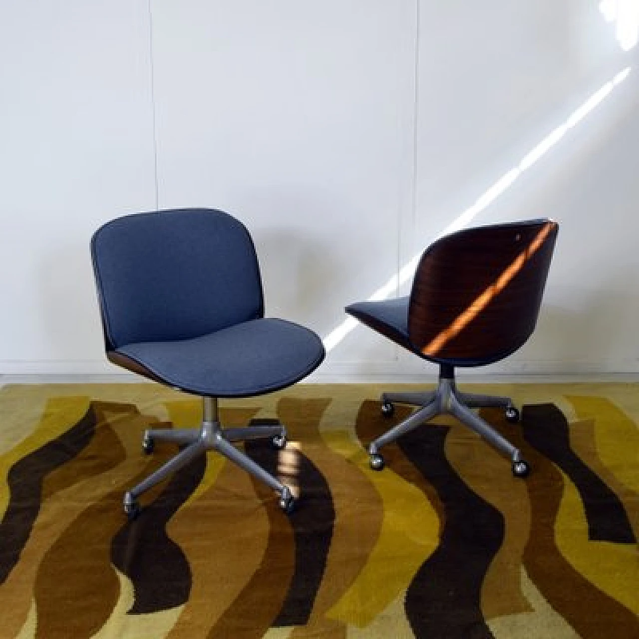 Pair of chairs in wood and fabric by Ico Parisi for Mim, 1970s 4