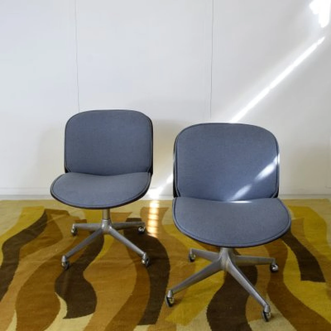 Pair of chairs in wood and fabric by Ico Parisi for Mim, 1970s 5