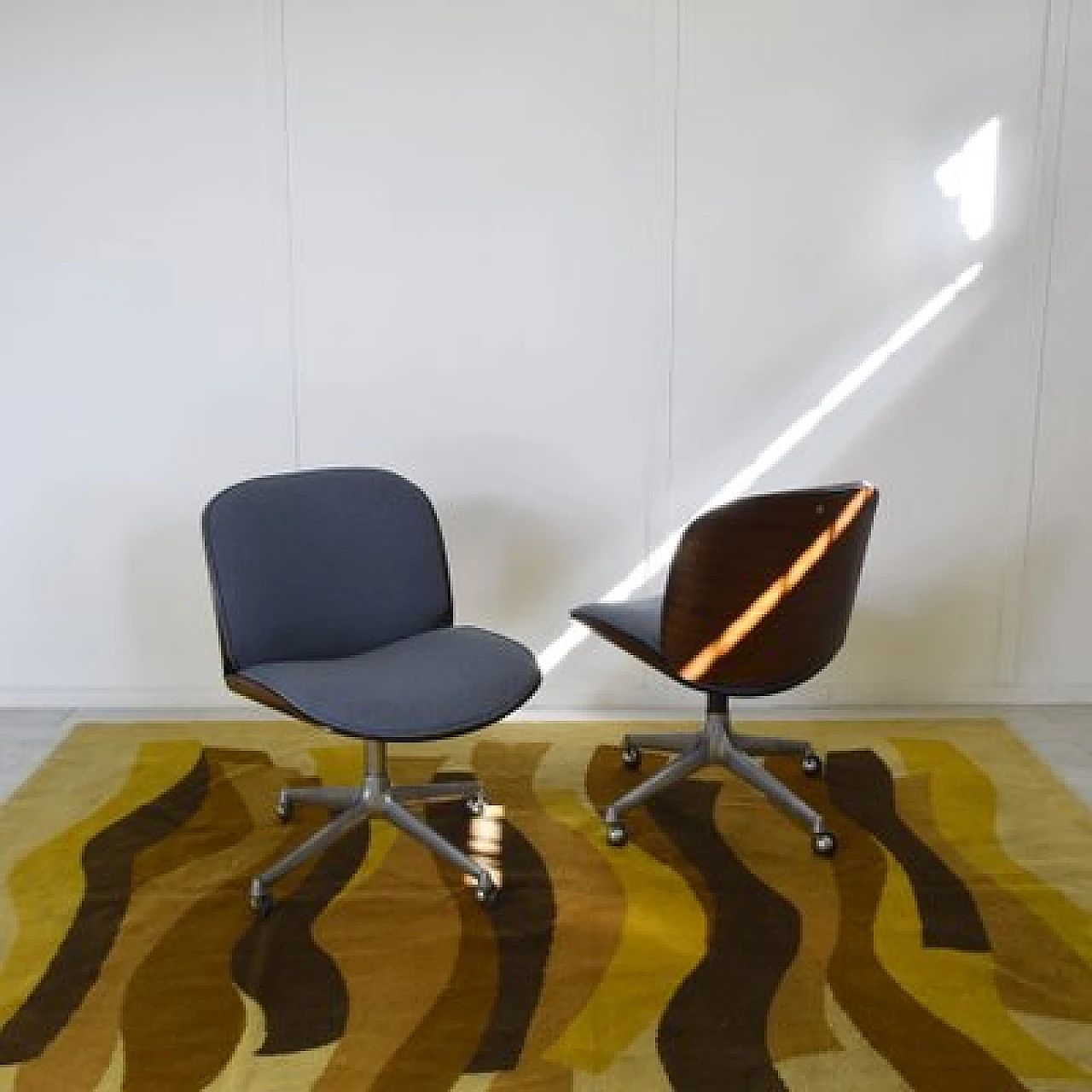 Pair of chairs in wood and fabric by Ico Parisi for Mim, 1970s 7