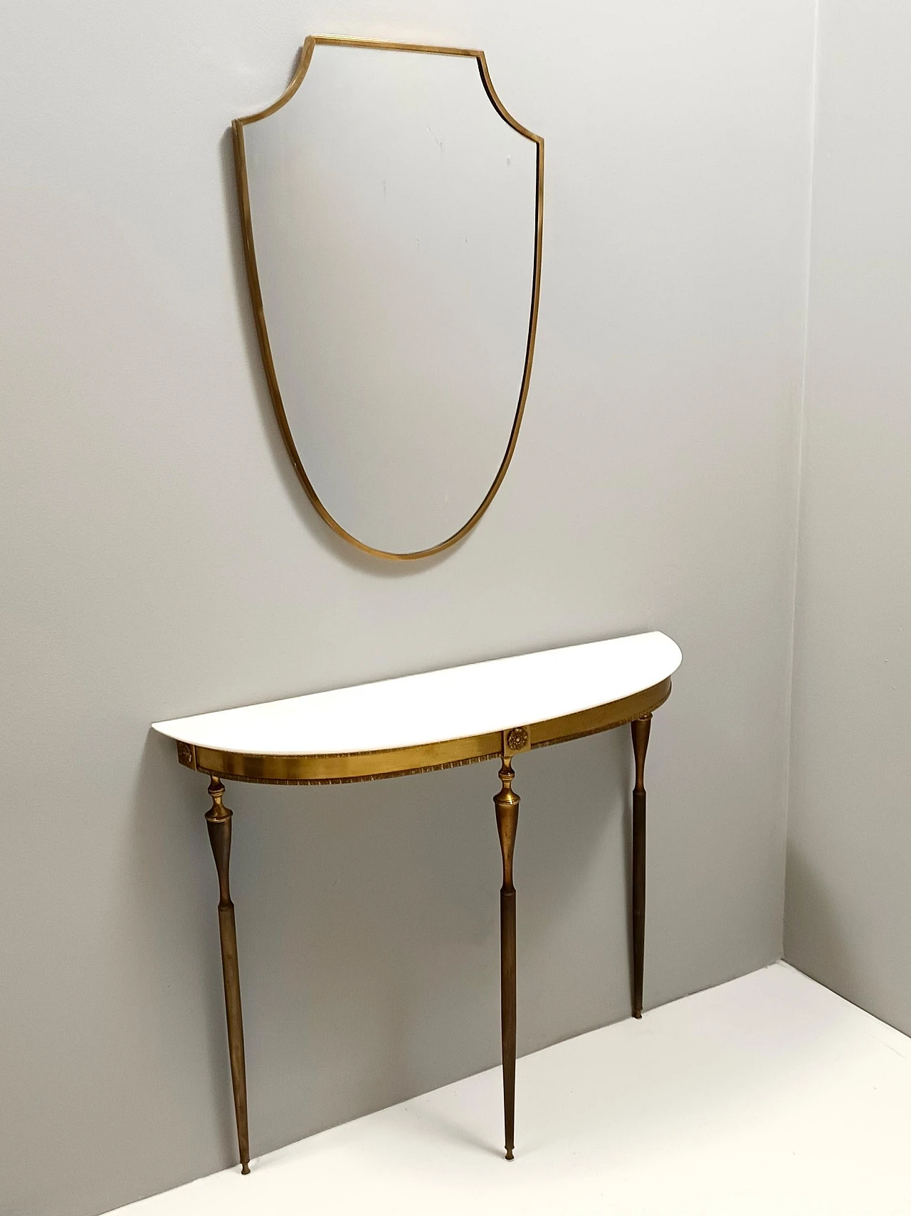 Vintage Brass Shield Shaped Wall Mirror, Italy 2