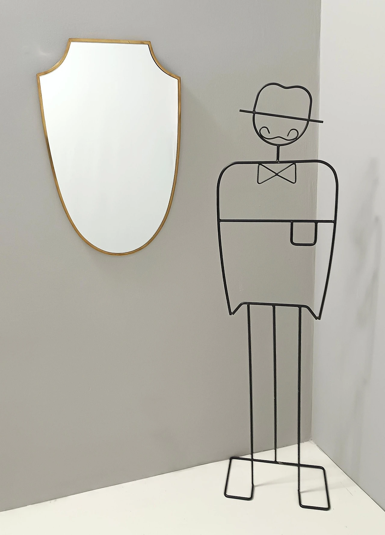 Vintage Brass Shield Shaped Wall Mirror, Italy 3