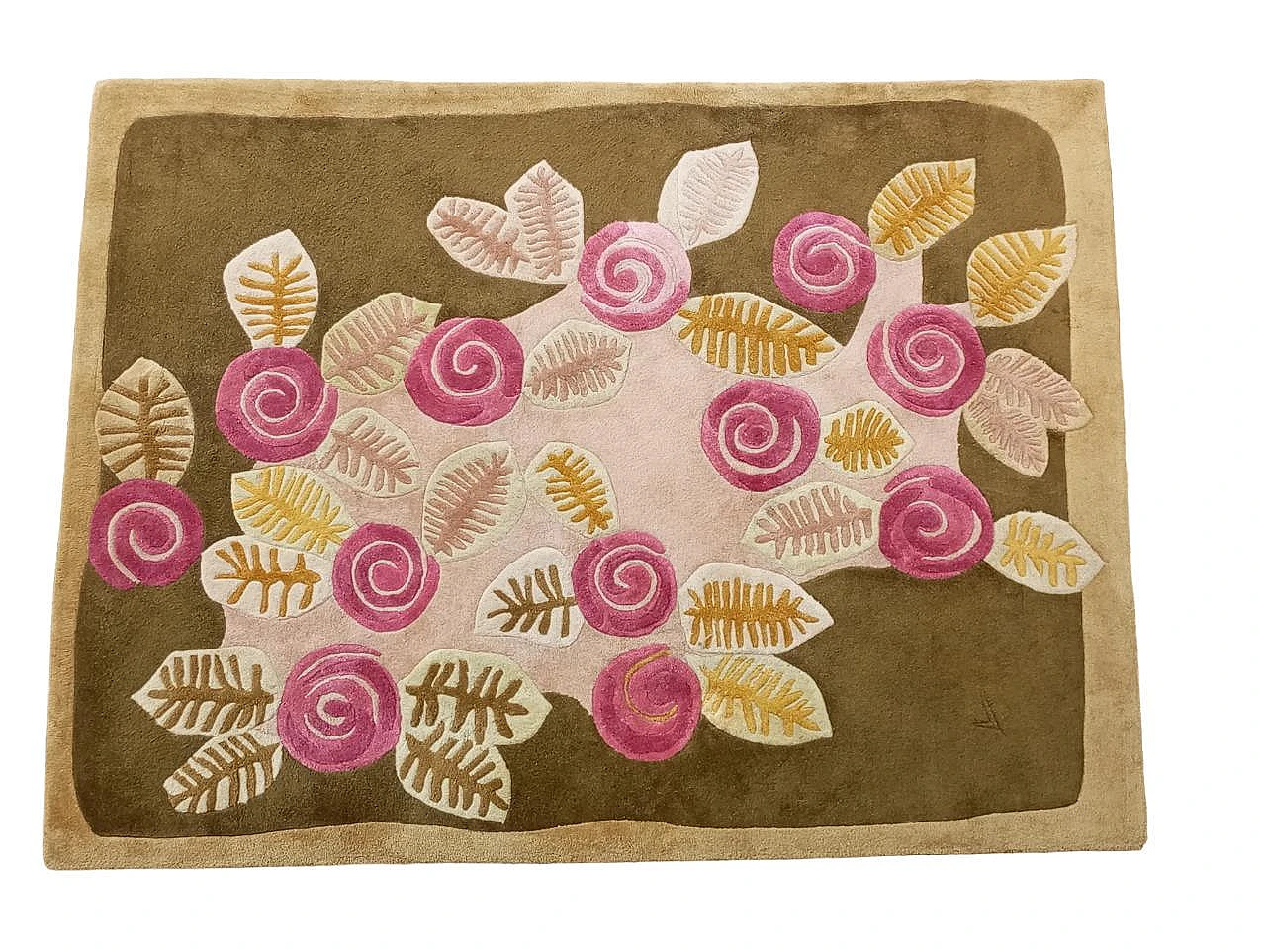 Tappeto design con rose in rilievo disegnato da Gianni Vigone (Italia) 11