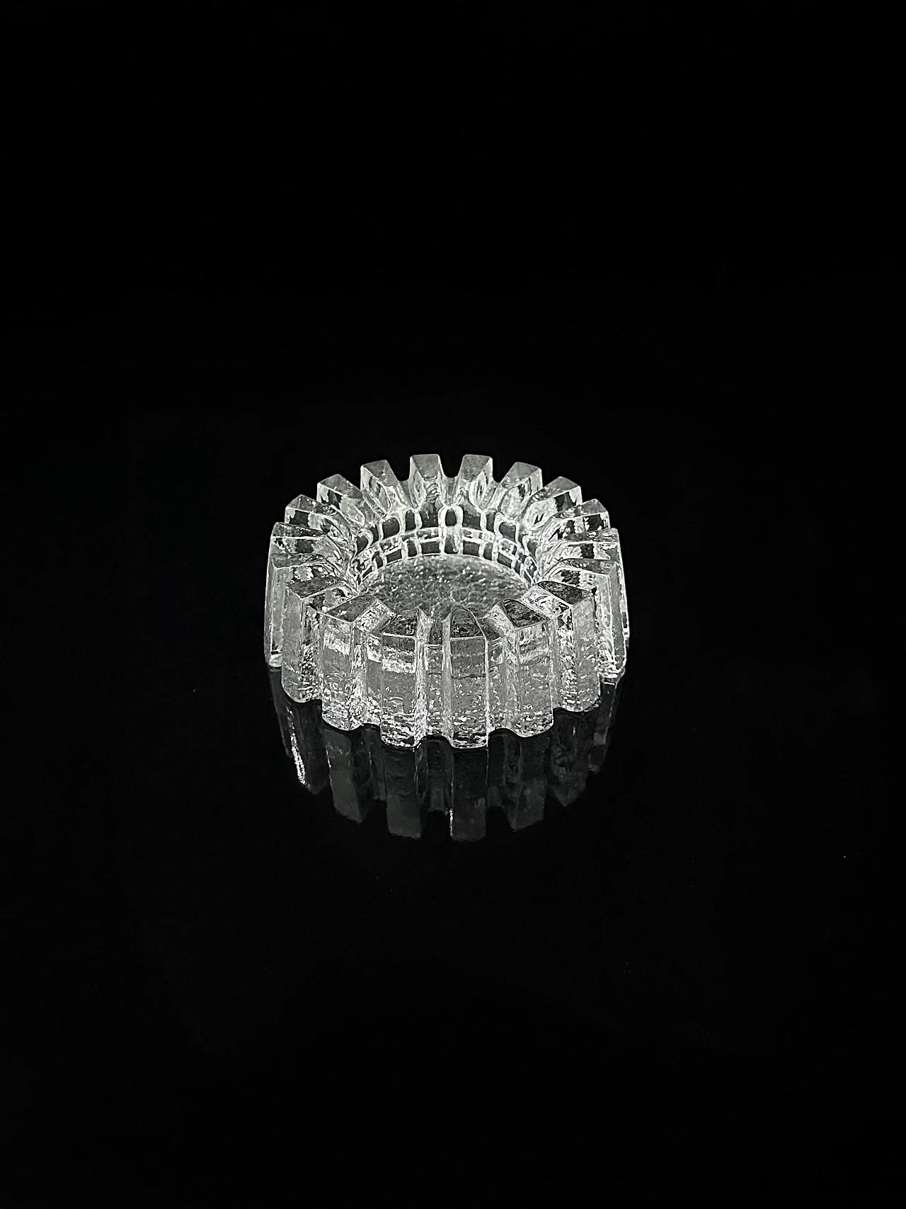 1970s crystal glass Brutalist ashtray 1