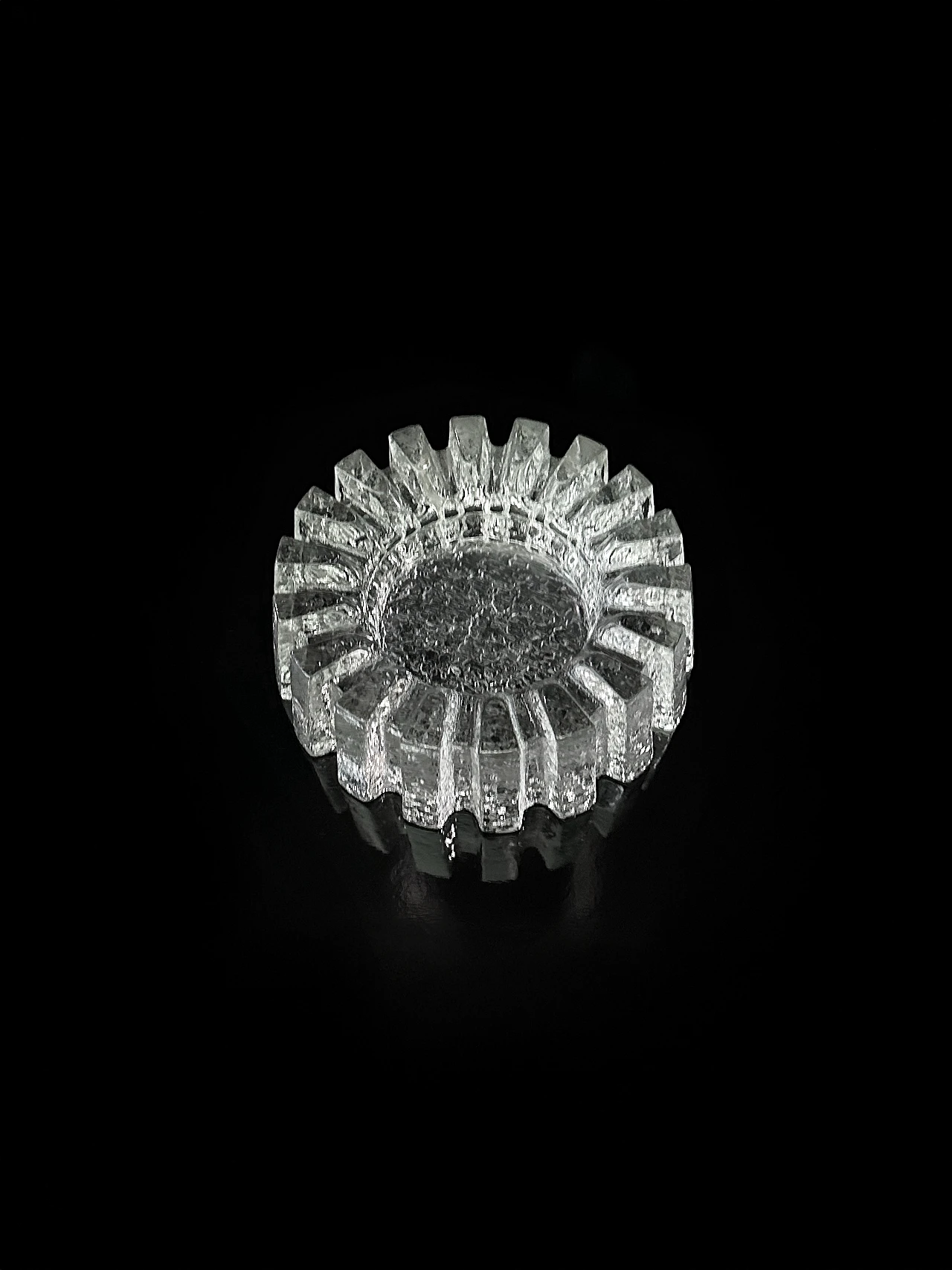 1970s crystal glass Brutalist ashtray 3