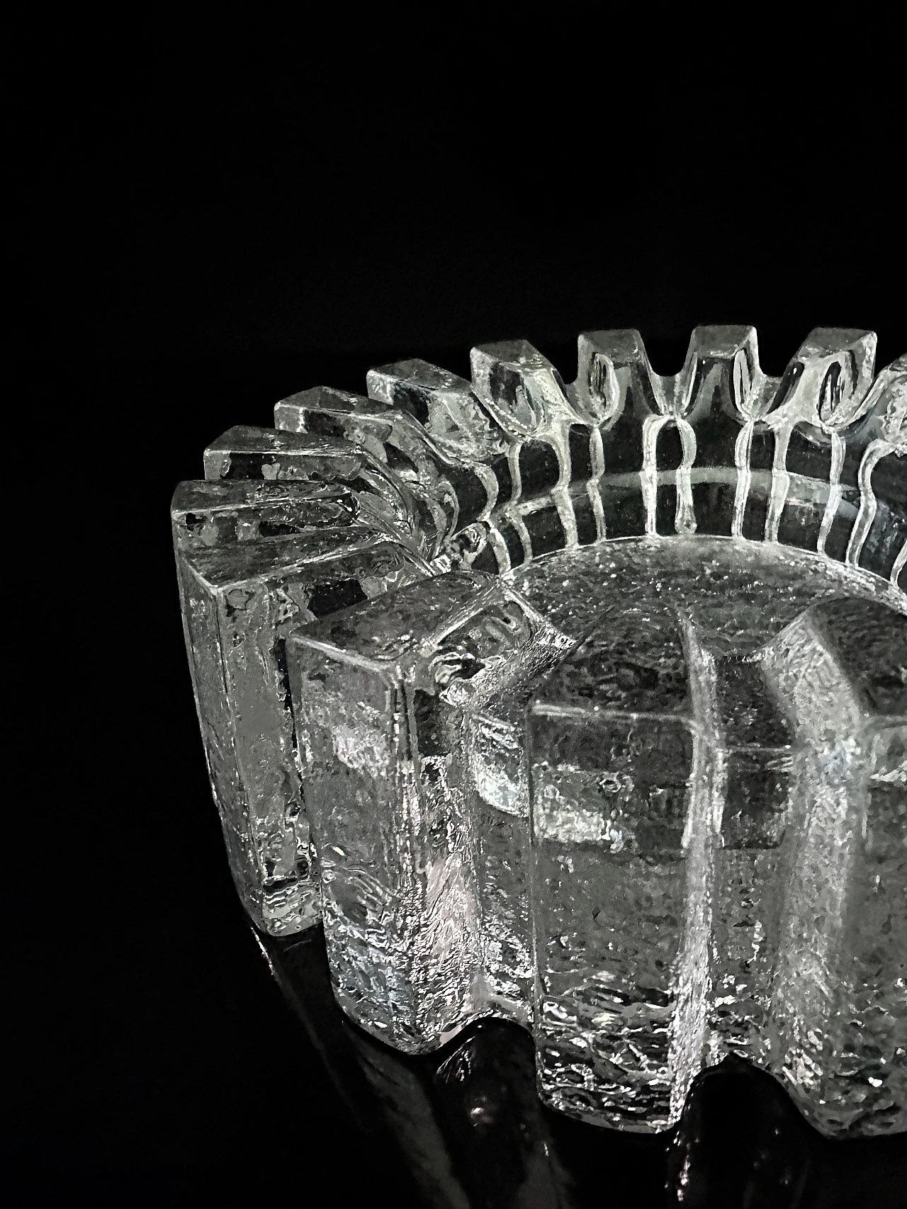 1970s crystal glass Brutalist ashtray 5
