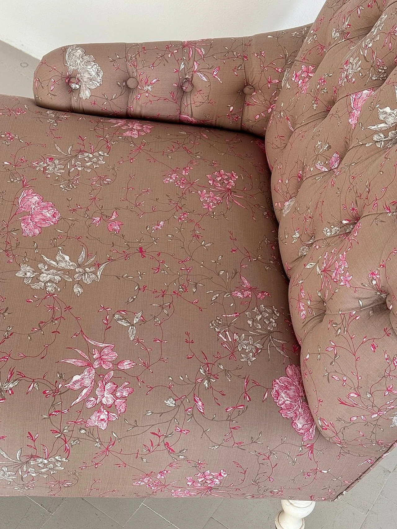 Victorian chaise longue with capitonné upholstery, 1950s 4