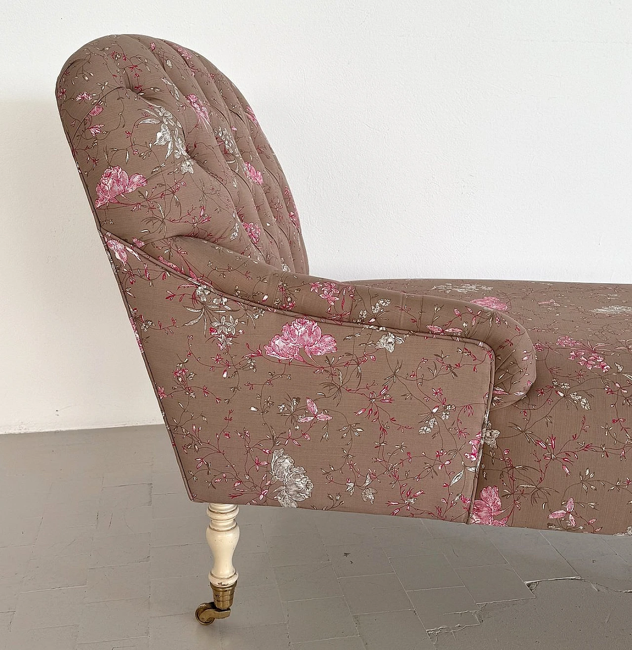 Victorian chaise longue with capitonné upholstery, 1950s 12
