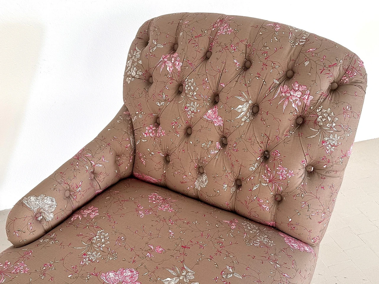 Victorian chaise longue with capitonné upholstery, 1950s 14