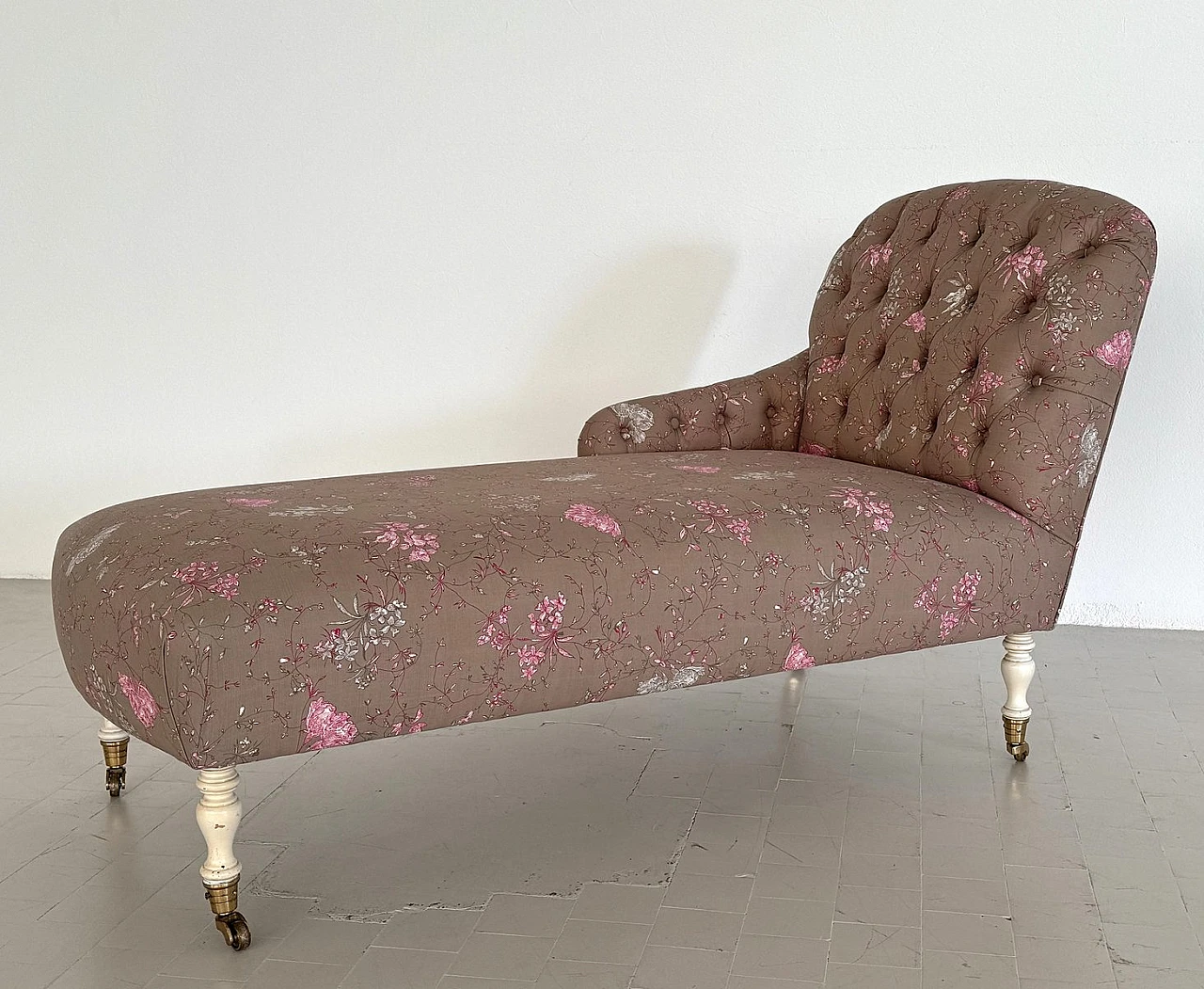 Victorian chaise longue with capitonné upholstery, 1950s 15