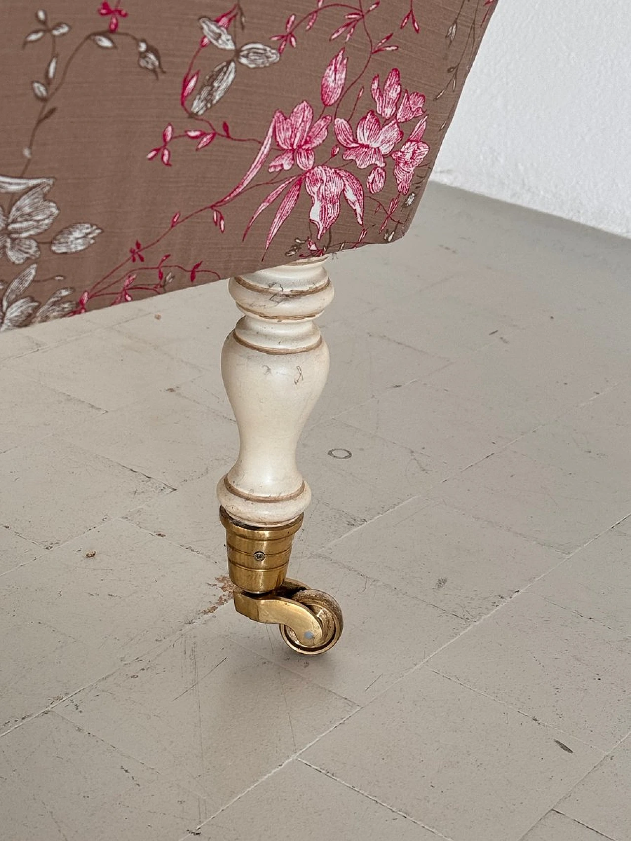 Victorian chaise longue with capitonné upholstery, 1950s 17