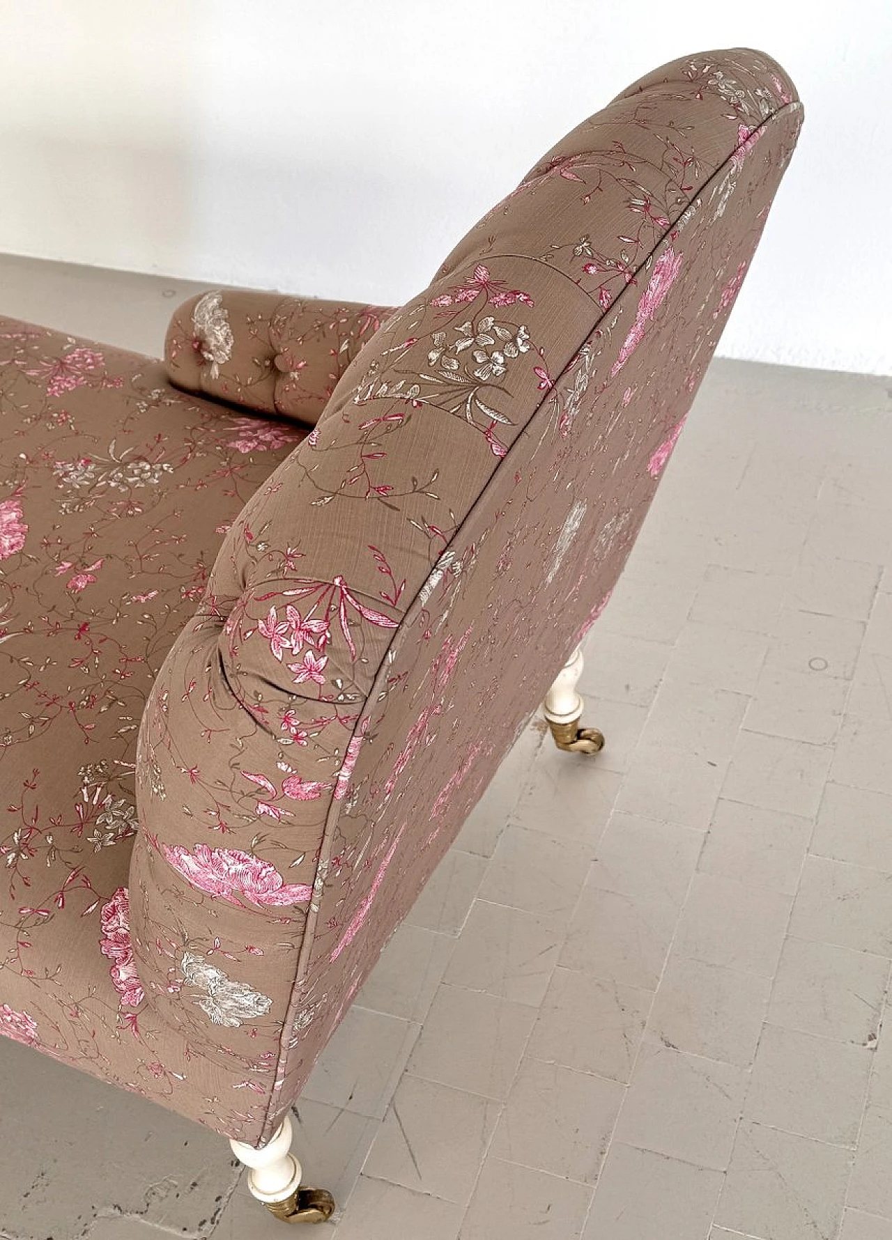 Victorian chaise longue with capitonné upholstery, 1950s 19