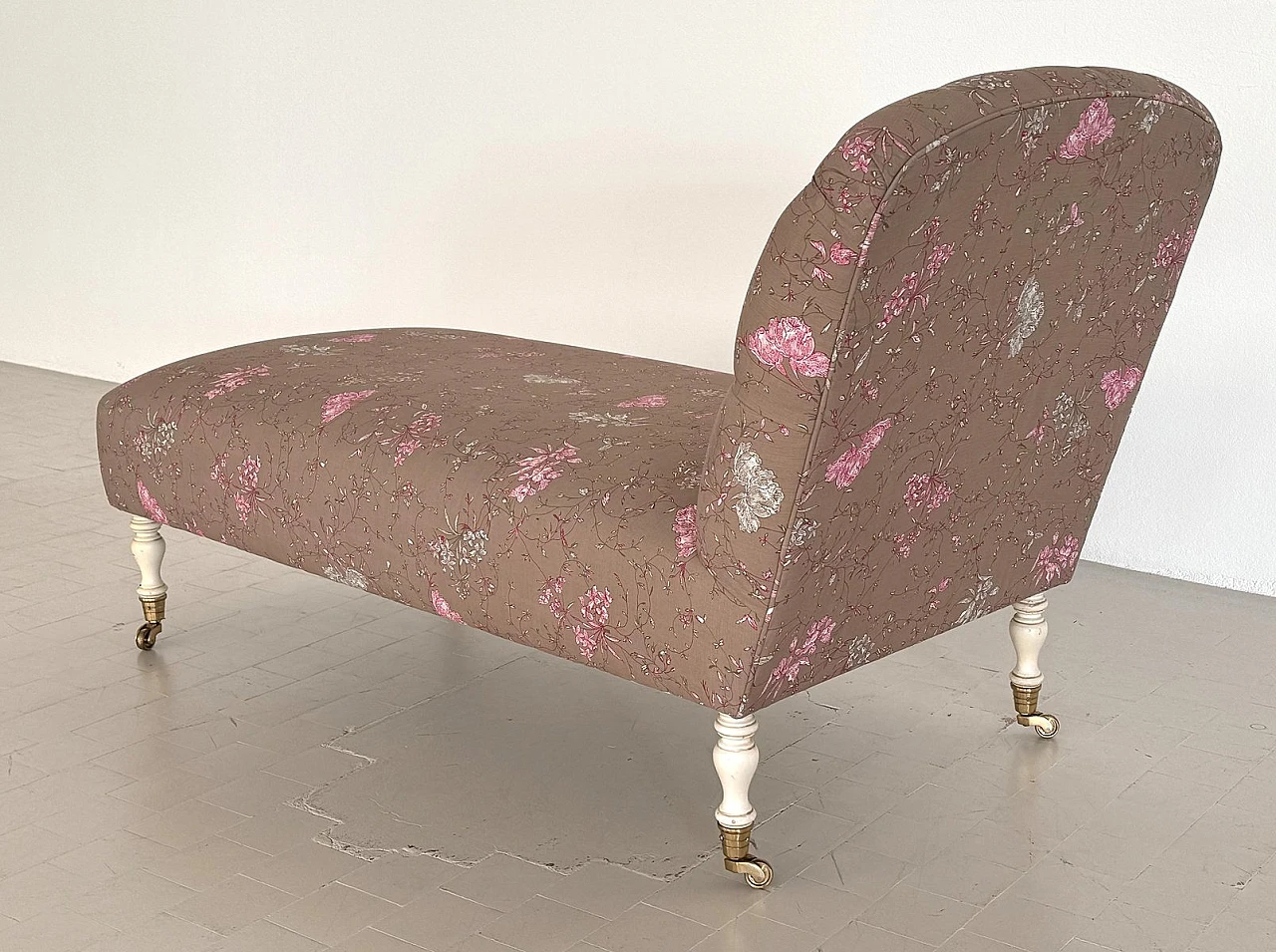 Victorian chaise longue with capitonné upholstery, 1950s 20