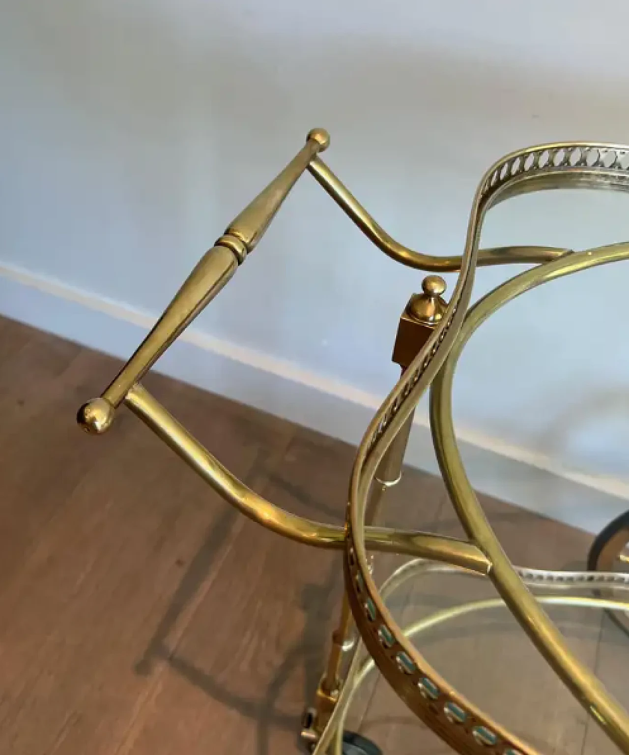 Carrello da bar in ottone con due ripiani in vetro, anni '40 6