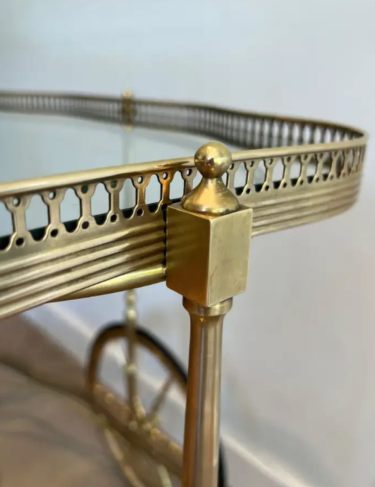 Carrello da bar in ottone con due ripiani in vetro, anni '40 8