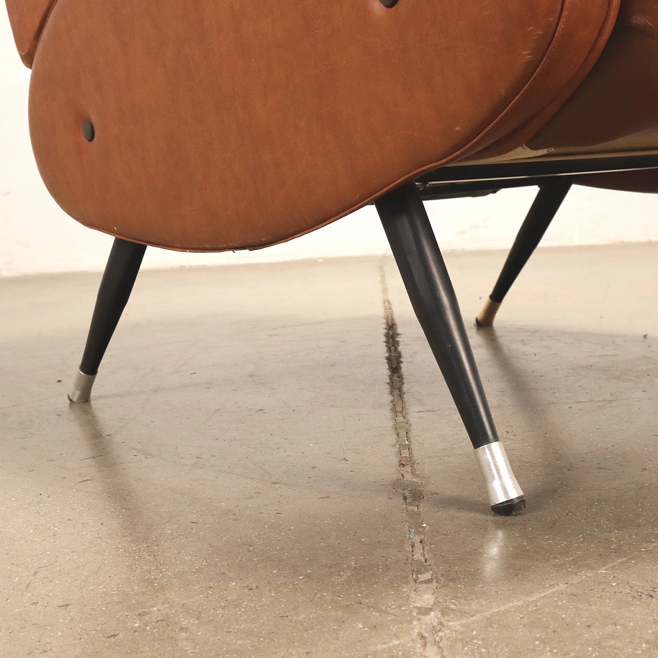 Poltrona reclinabile in skai con gambe in metallo nello stile di Nello Pini, anni '60 10