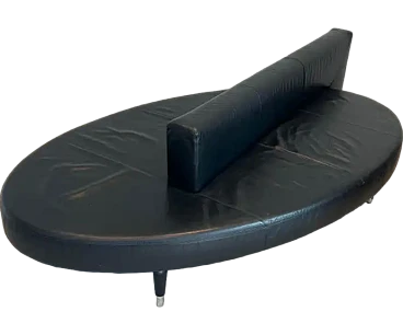 Divano in pelle nera dal design ovale, anni '70