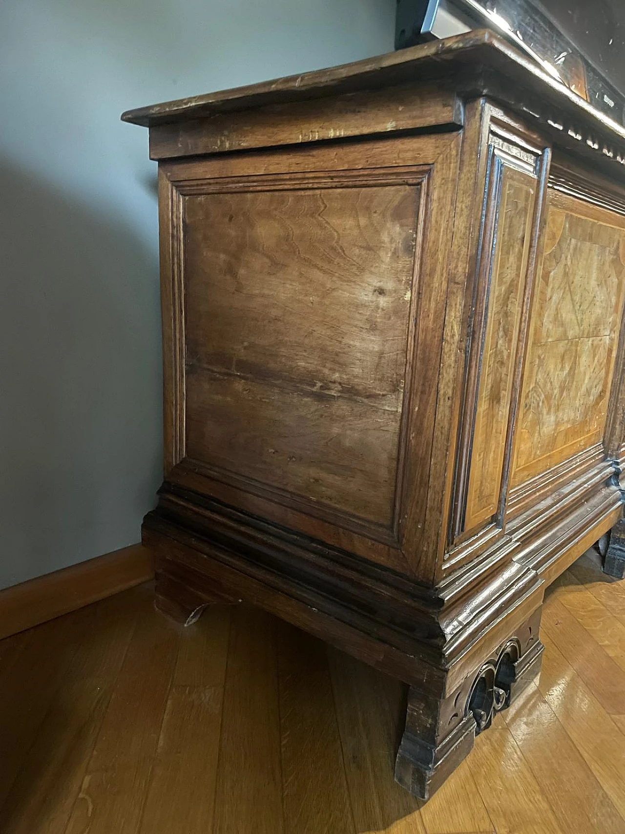 Neo Renaissance container bench in walnut wood and burl, 19th century 1
