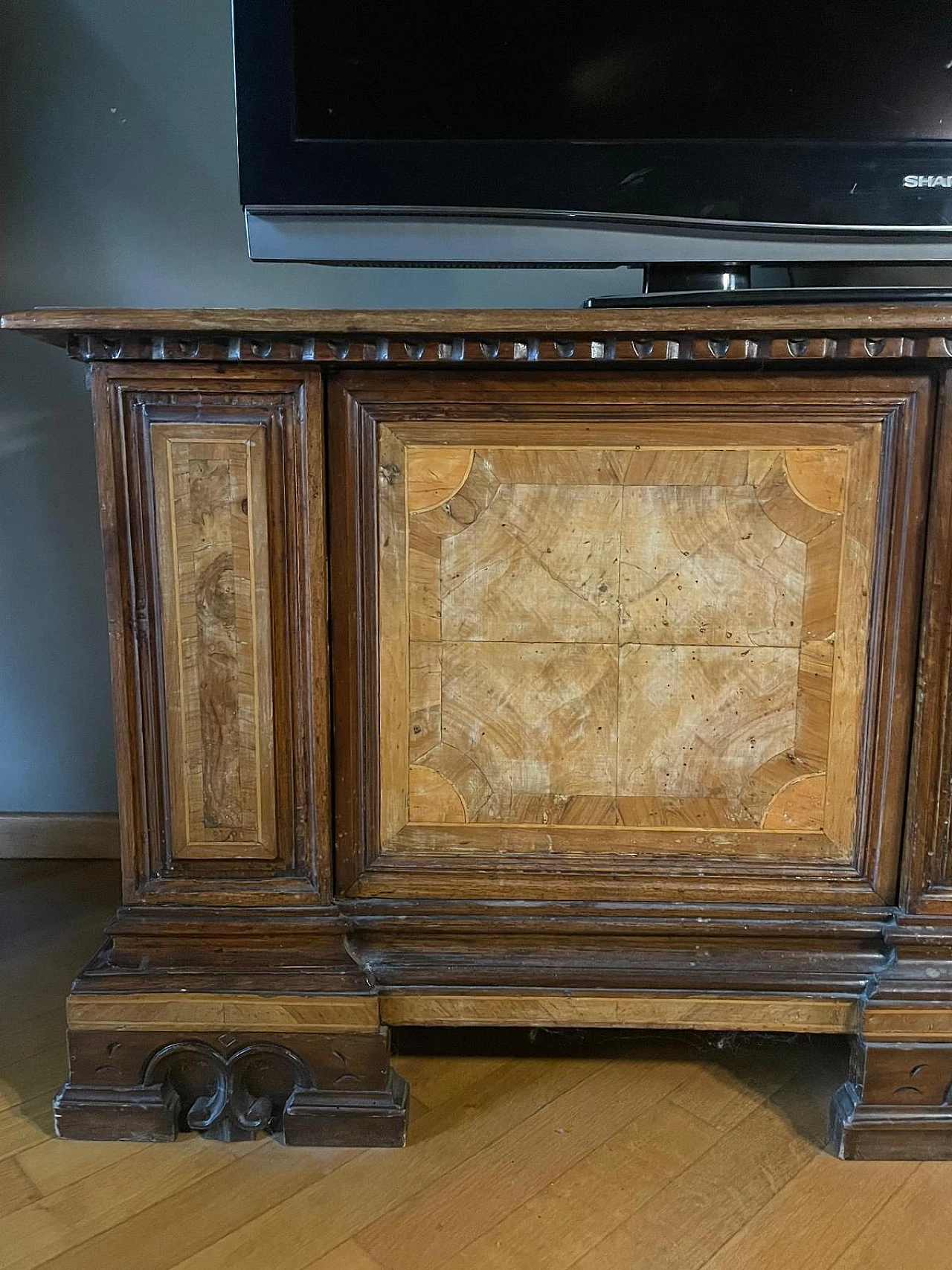 Neo Renaissance container bench in walnut wood and burl, 19th century 5
