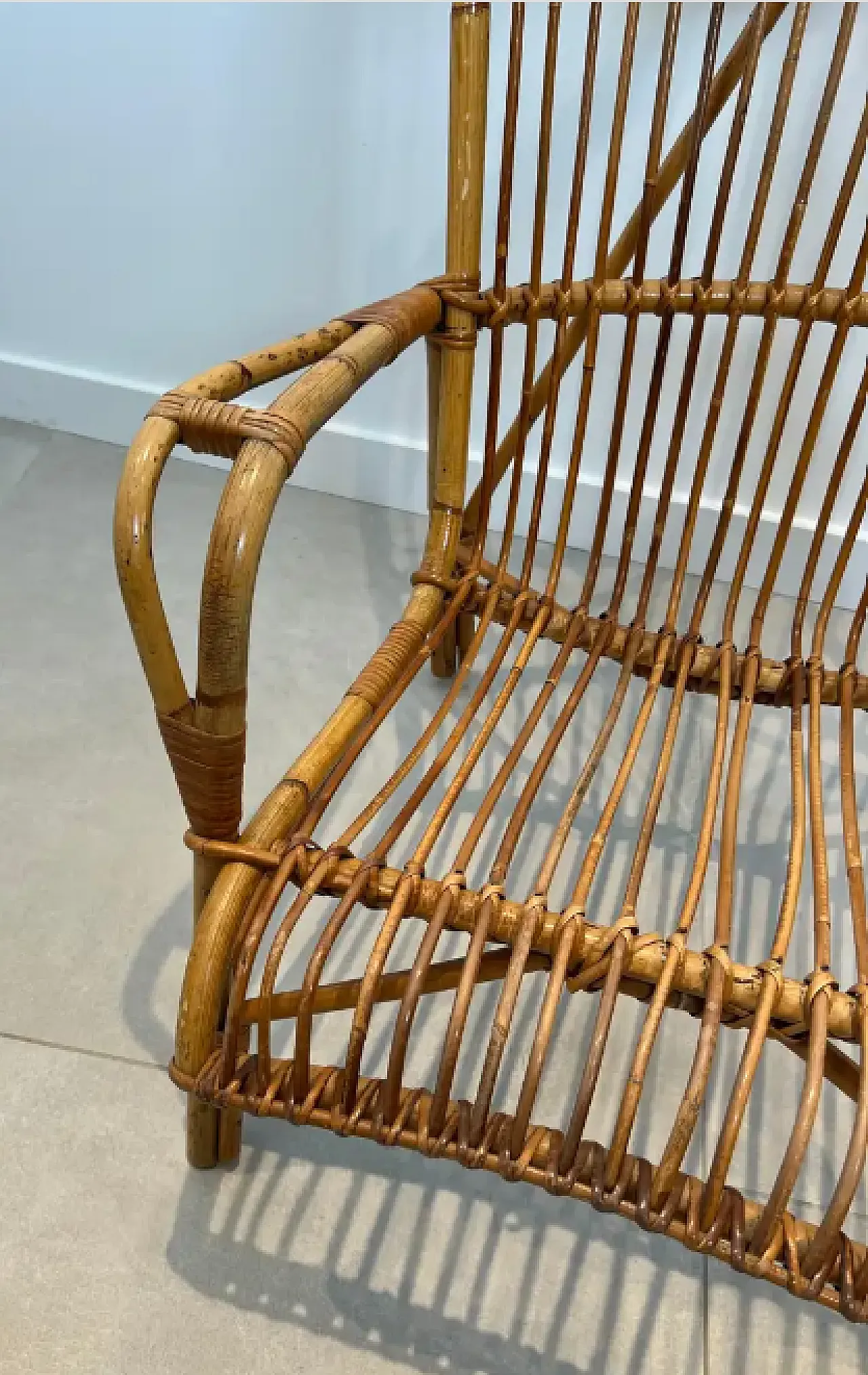 Coppia di poltrone di design in rattan, anni '50 6