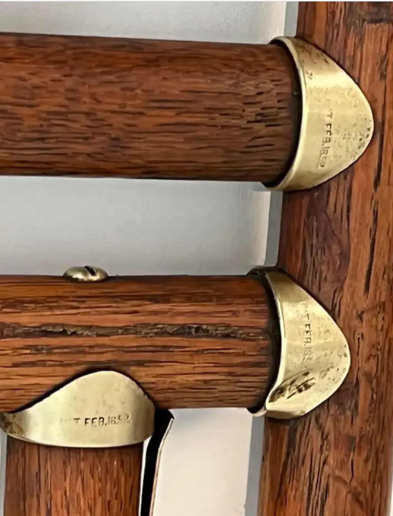 Appendiabiti da parete in legno e ottone curvato, primo '900 11