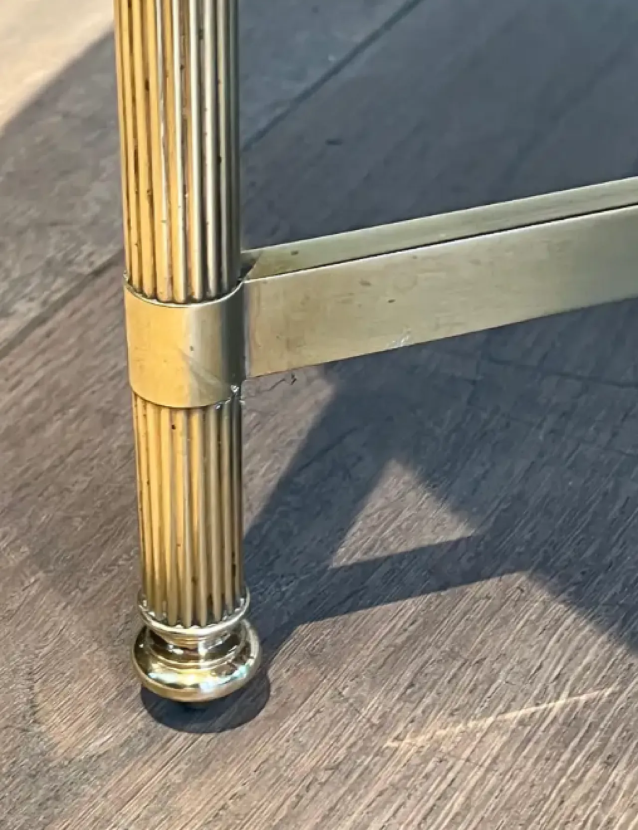 Tavolino in ottone con piano in vetro di Maison Jansen, anni '40 5