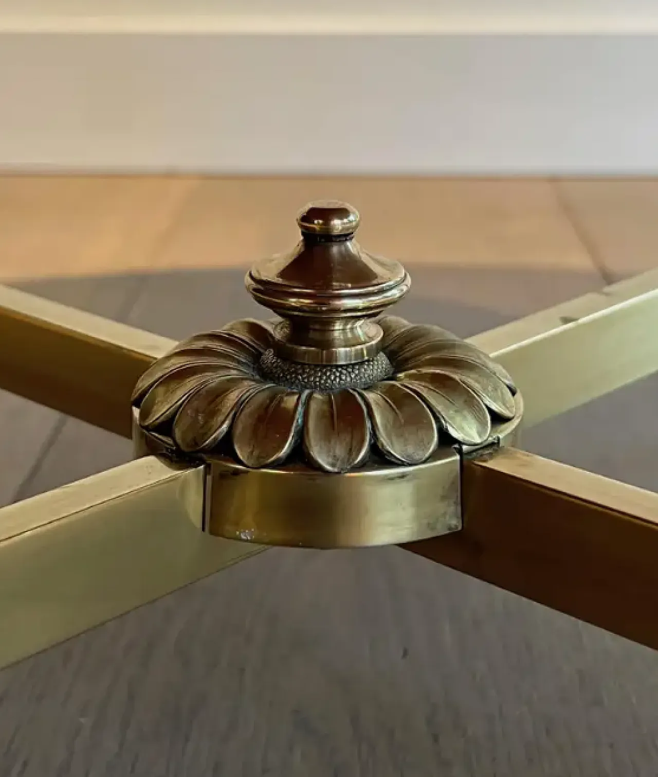 Tavolino in ottone con piano in vetro di Maison Jansen, anni '40 7