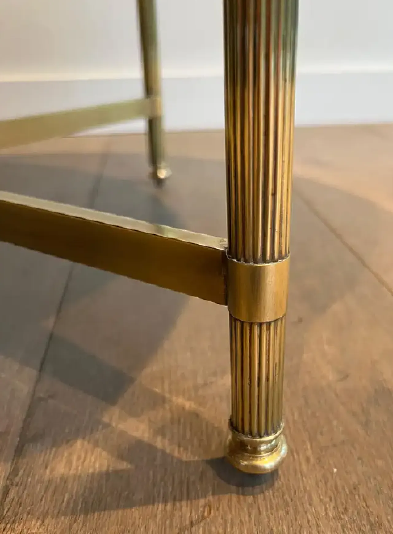 Tavolino in ottone con piano in vetro di Maison Jansen, anni '40 8