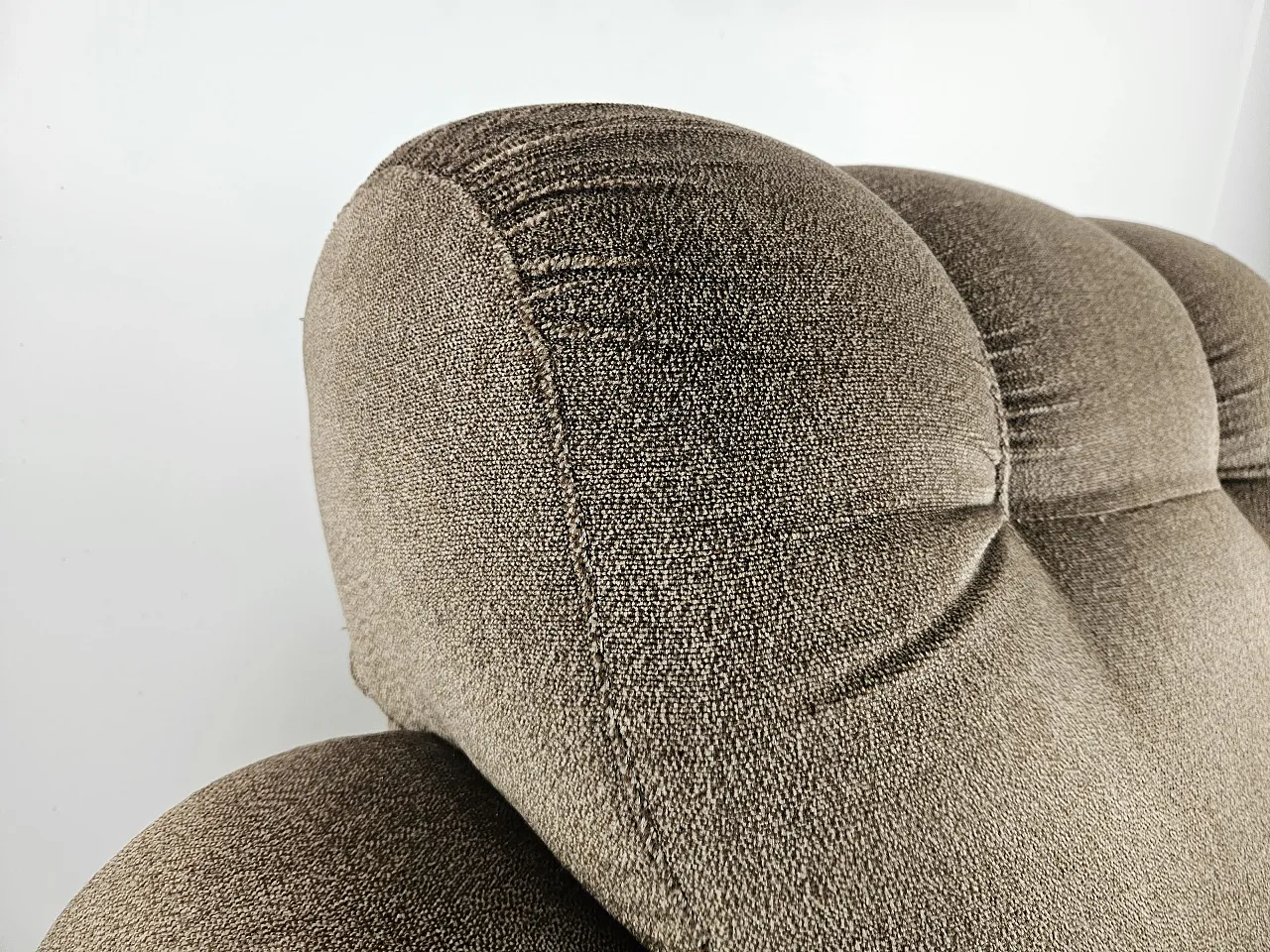 Vintage 70s armchair with wooden base 6