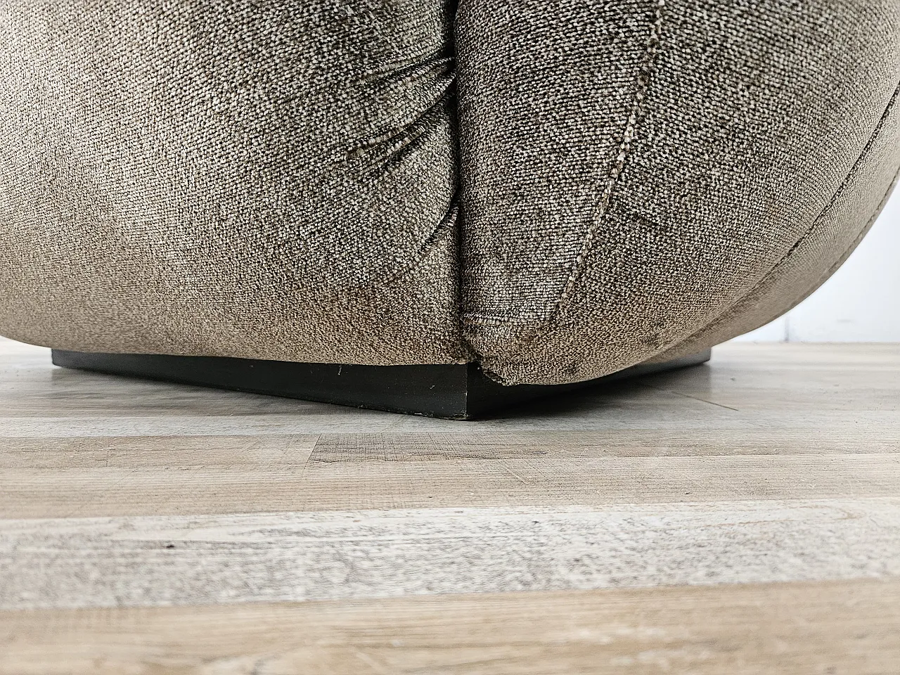 Vintage 70s armchair with wooden base 11