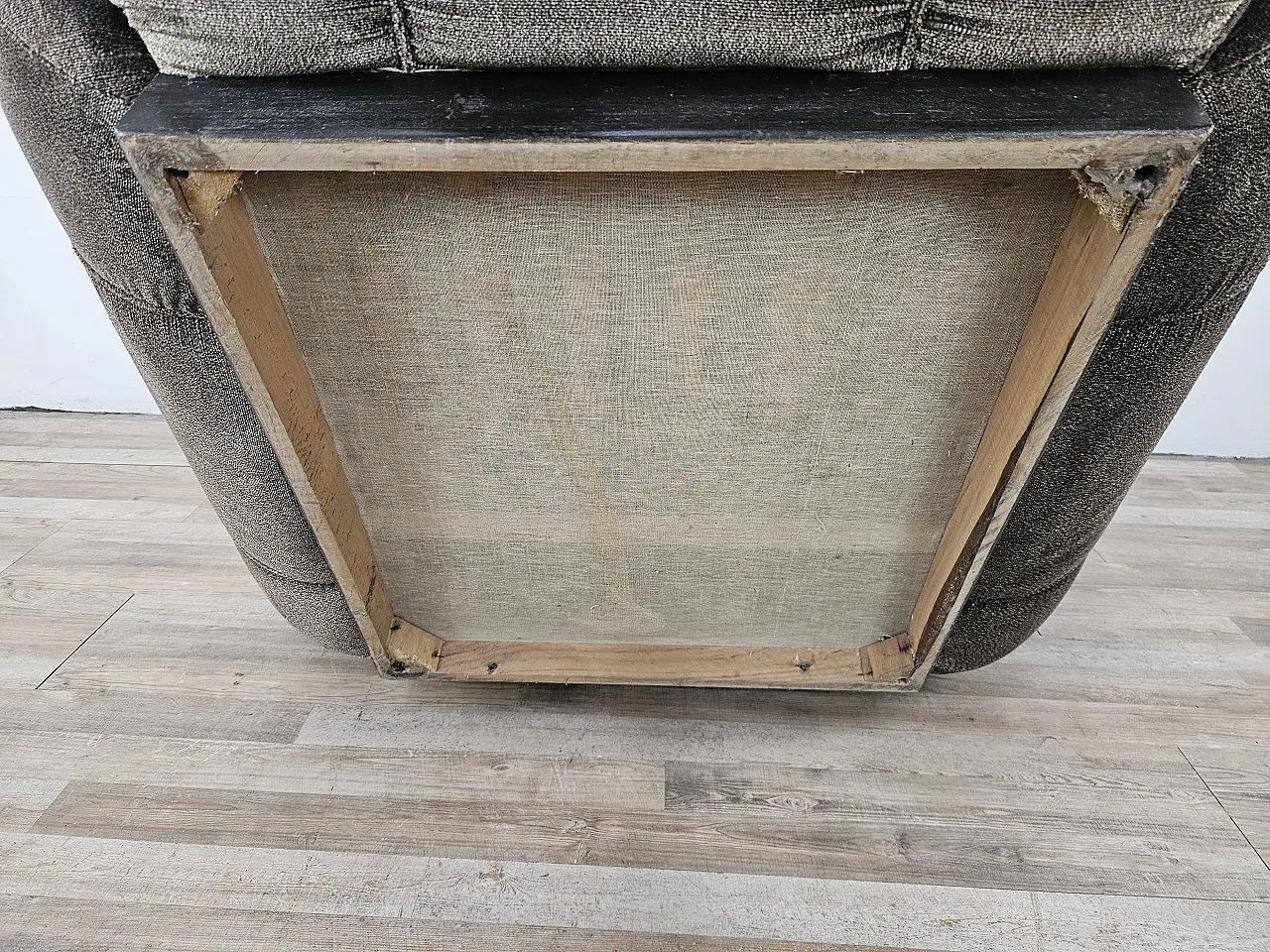 Vintage 70s armchair with wooden base 13