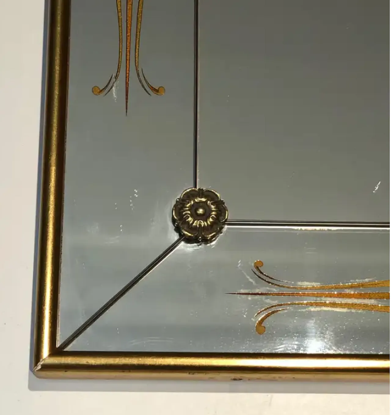 Specchio inciso con decorazioni in oro e rosso, anni '70 6