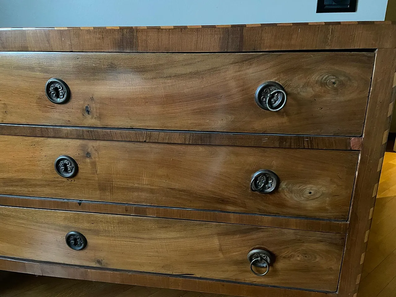 Louis  XVI inlayed wooden dresser, late 18th century 5